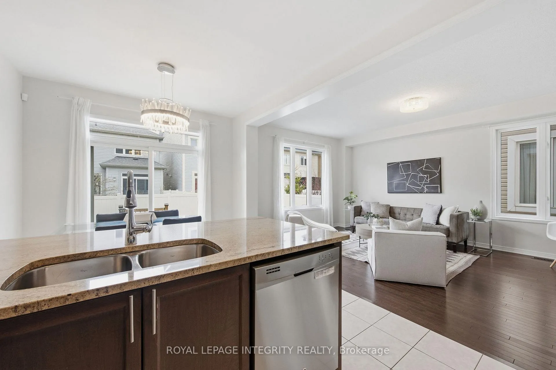 Photo 13 of 322 Autumnfield Street, Ottawa, Kanata - Emerald Meadows/Trailwest — HOMEH