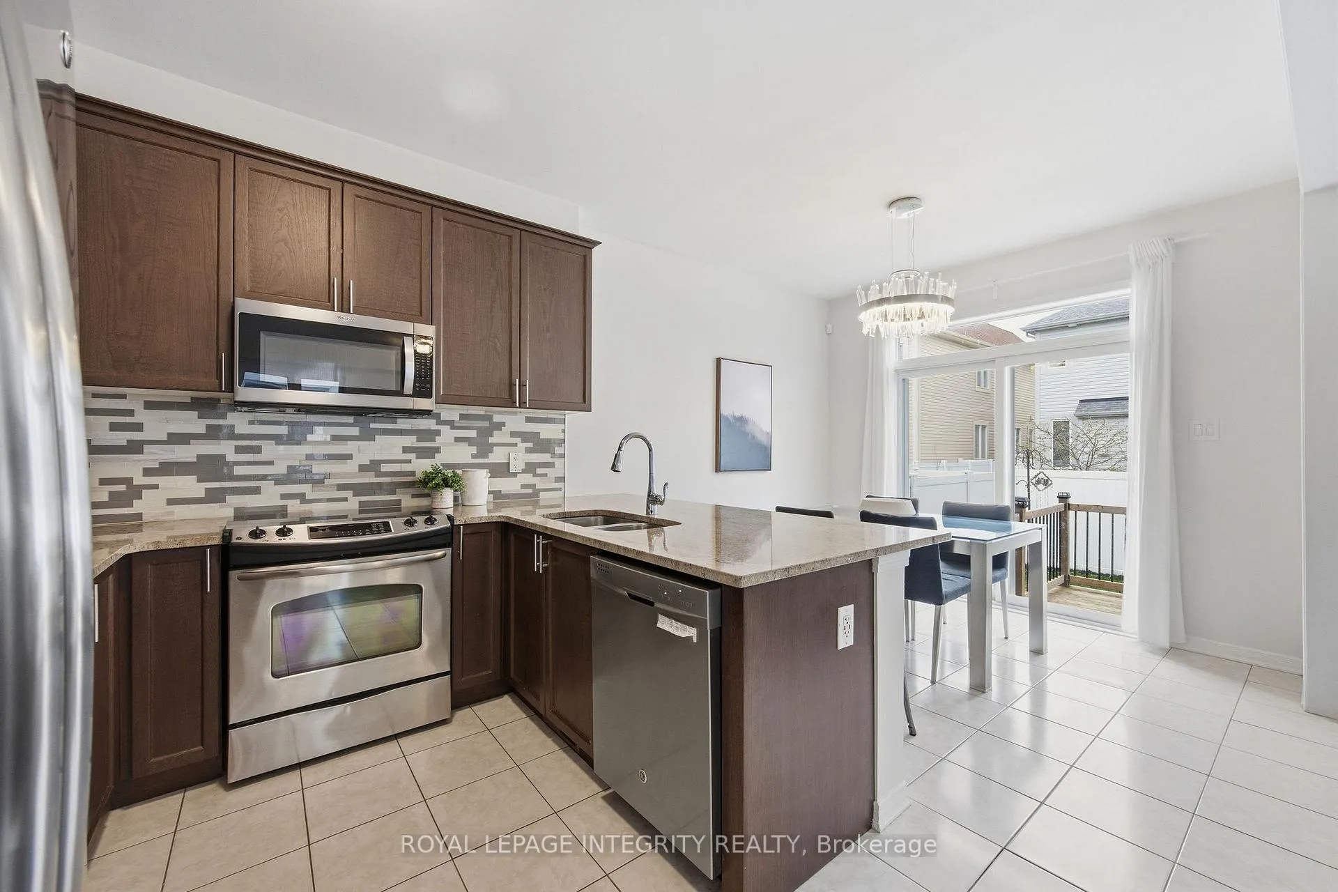 Photo 18 of 322 Autumnfield Street, Ottawa, Kanata - Emerald Meadows/Trailwest — HOMEH
