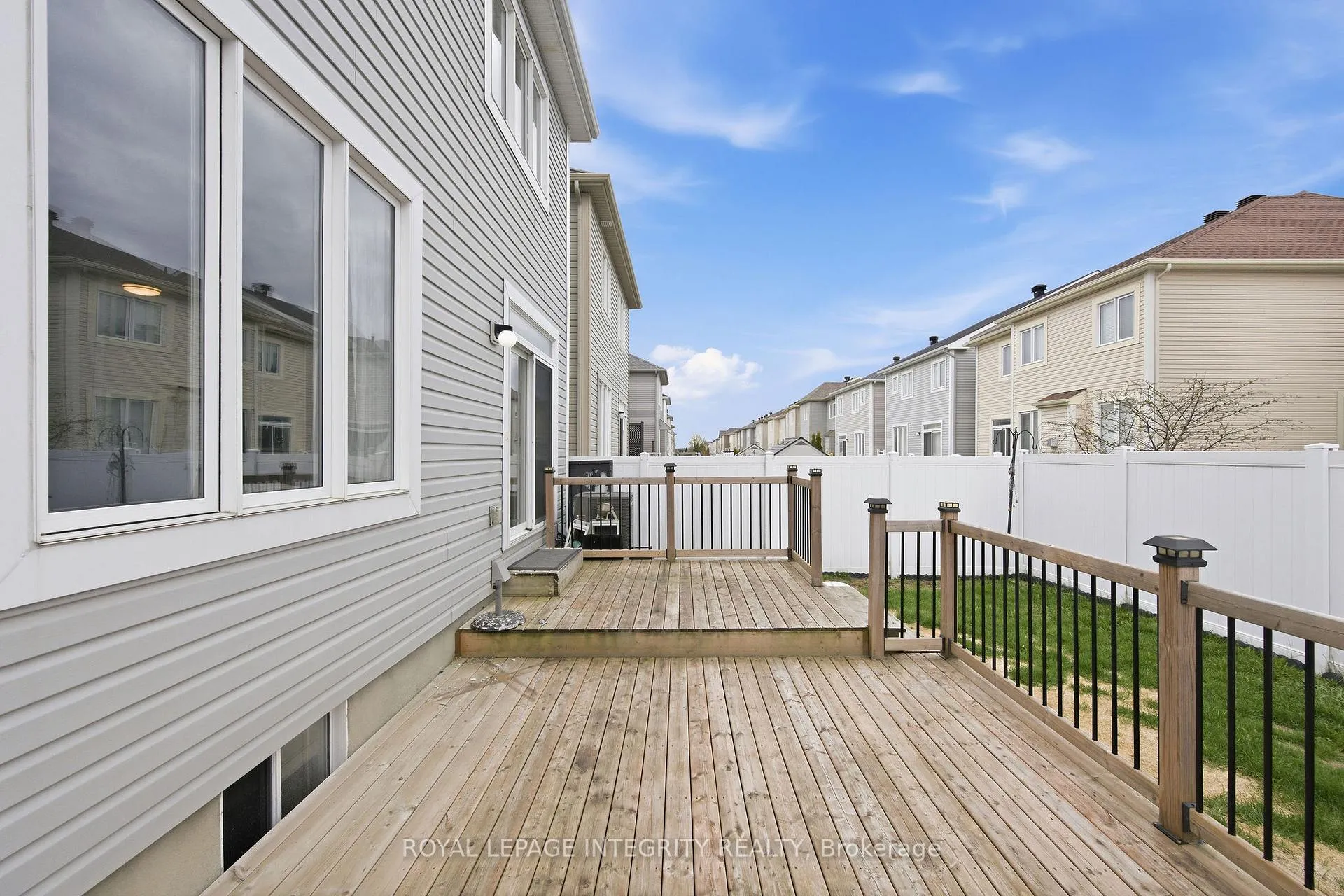 Photo 34 of 322 Autumnfield Street, Ottawa, Kanata - Emerald Meadows/Trailwest — HOMEH