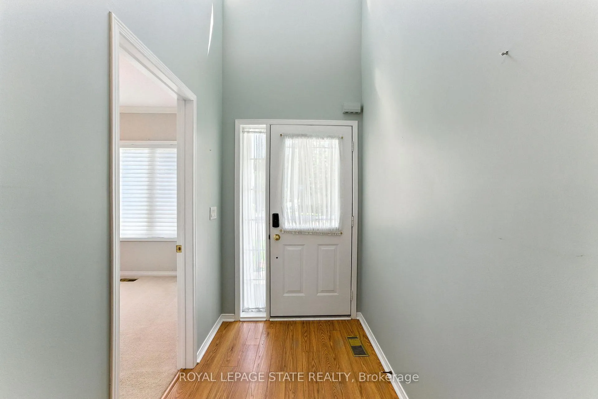 Photo 4 of Unit 6, 40 Wesleyan Court, Hamilton, Ancaster — HOMEH