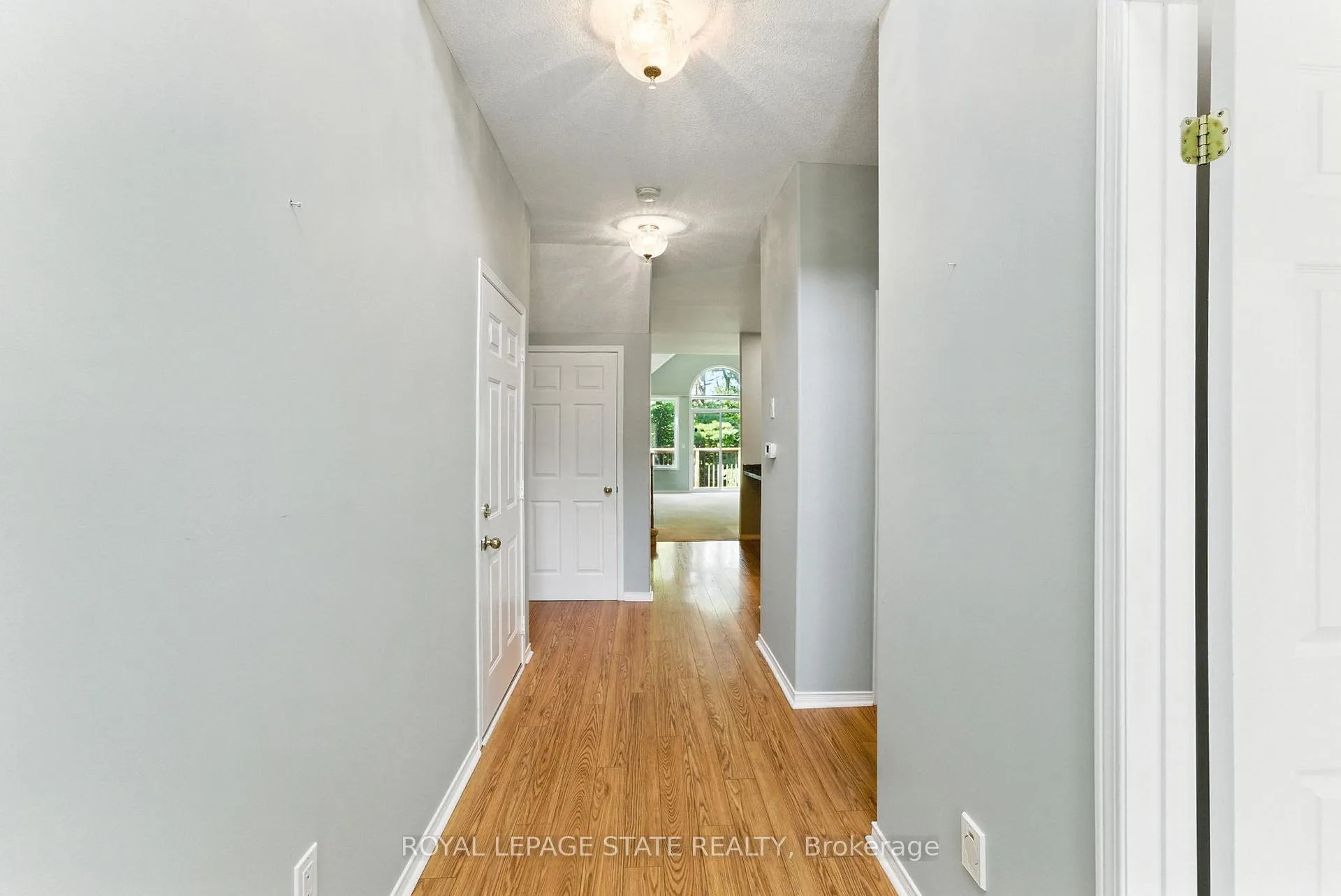 Photo 5 of Unit 6, 40 Wesleyan Court, Hamilton, Ancaster — HOMEH