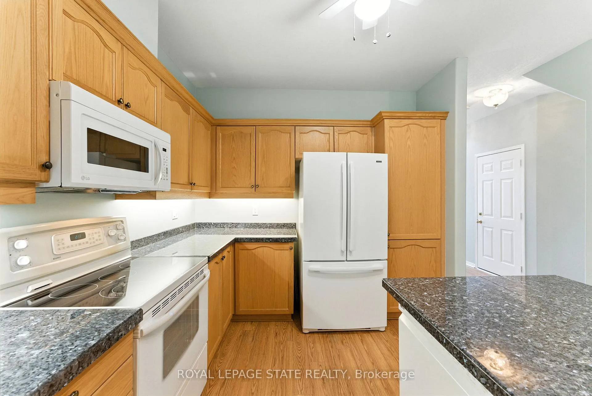Photo 9 of Unit 6, 40 Wesleyan Court, Hamilton, Ancaster — HOMEH