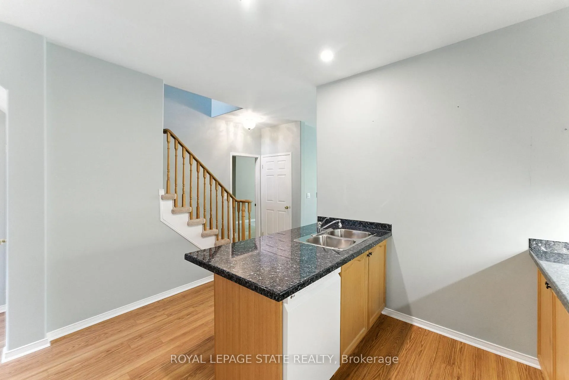 Photo 10 of Unit 6, 40 Wesleyan Court, Hamilton, Ancaster — HOMEH