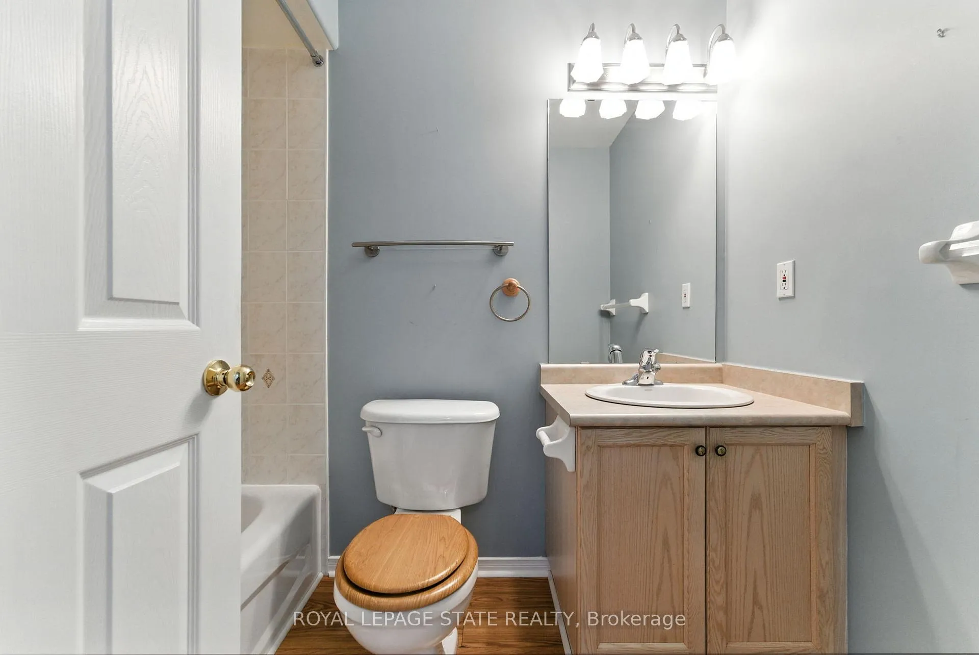Photo 21 of Unit 6, 40 Wesleyan Court, Hamilton, Ancaster — HOMEH
