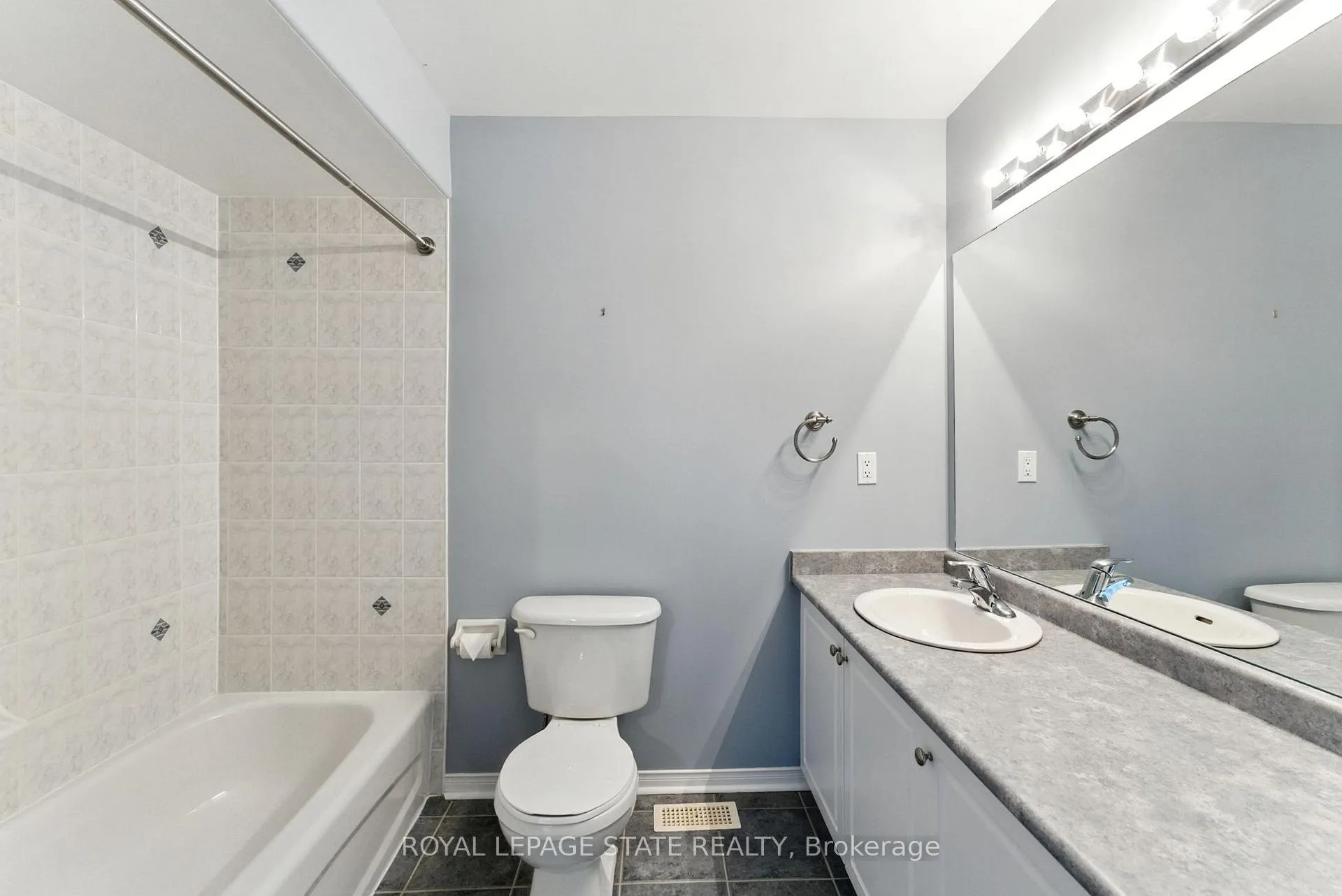 Photo 29 of Unit 6, 40 Wesleyan Court, Hamilton, Ancaster — HOMEH