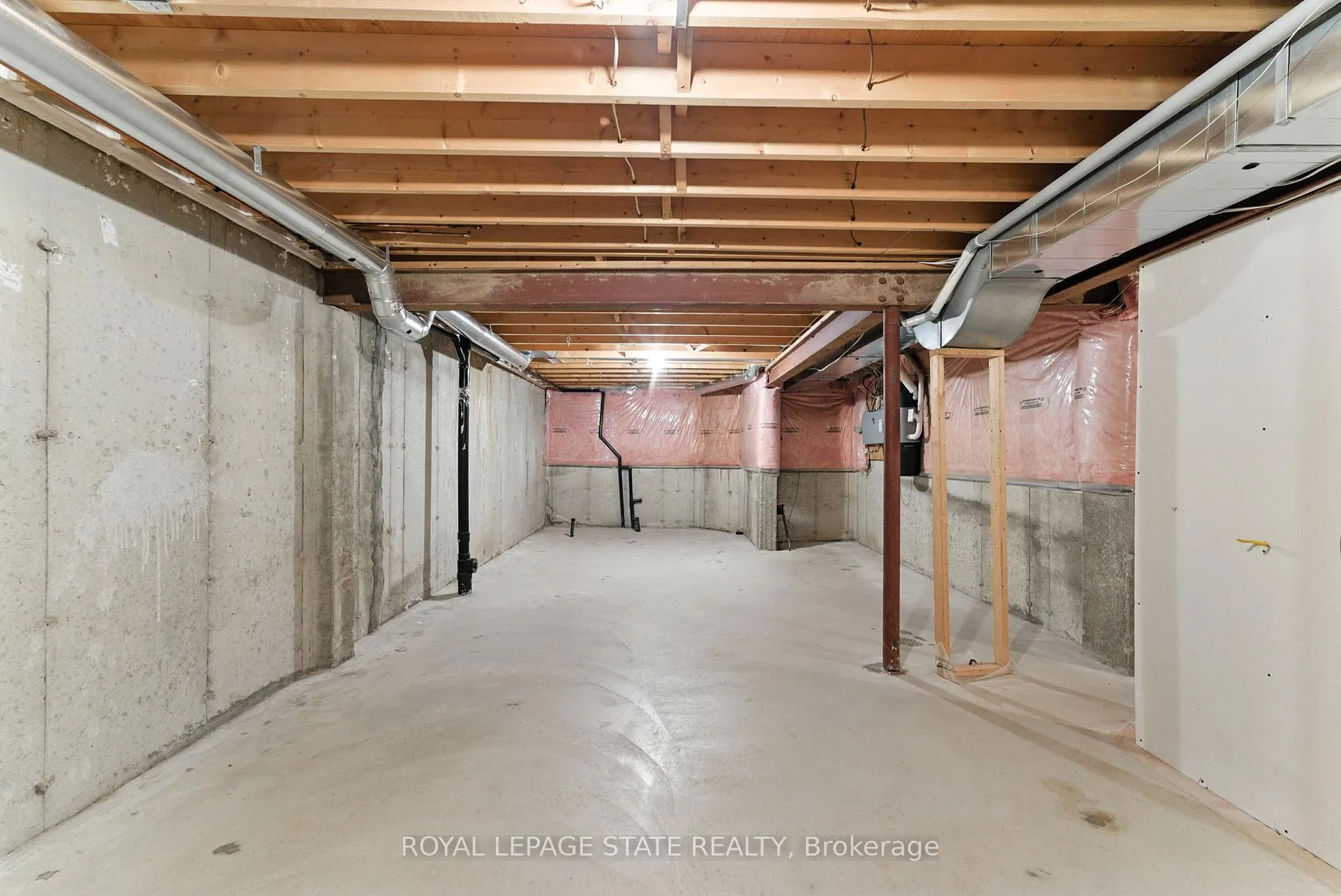 Photo 35 of Unit 6, 40 Wesleyan Court, Hamilton, Ancaster — HOMEH
