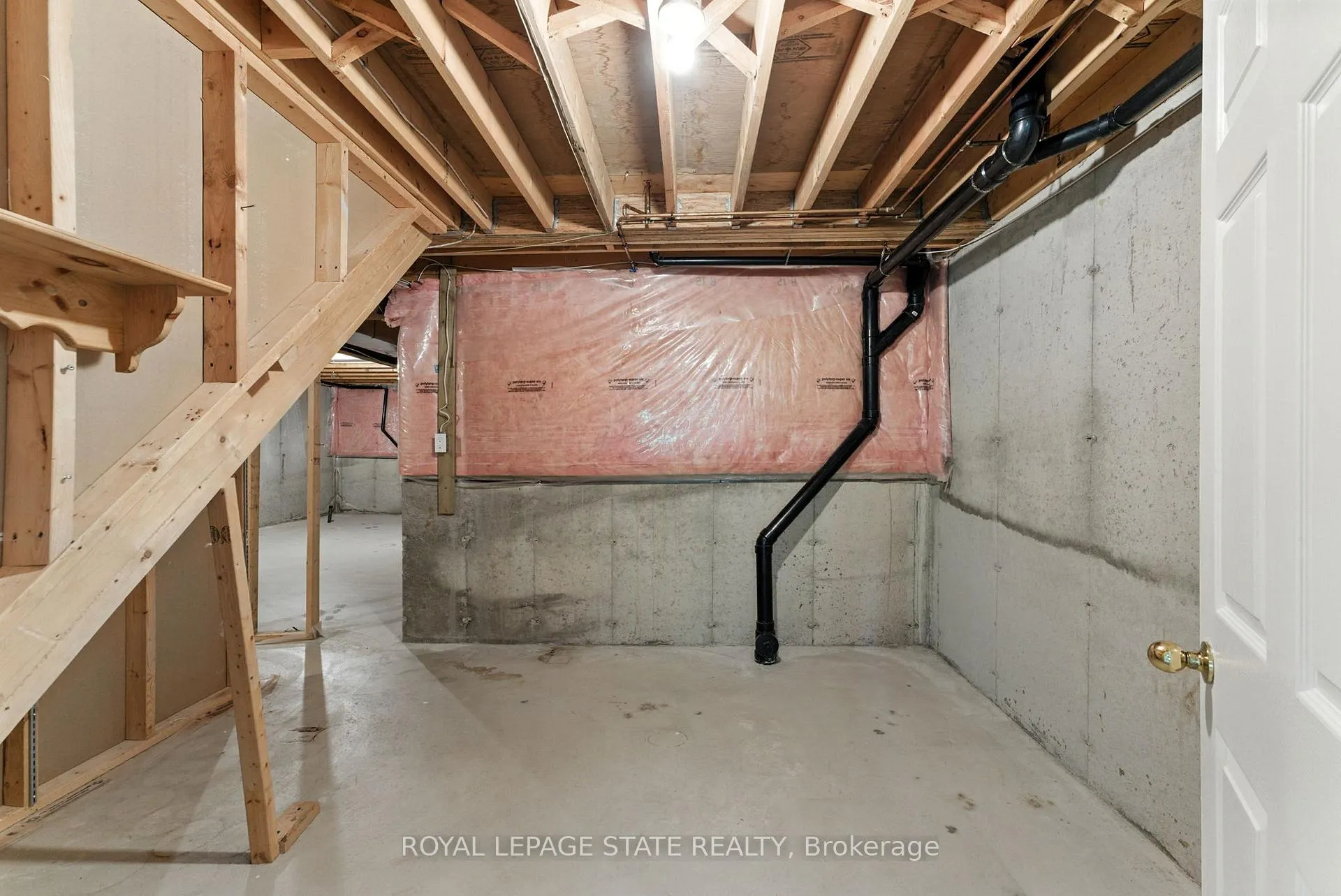 Photo 37 of Unit 6, 40 Wesleyan Court, Hamilton, Ancaster — HOMEH