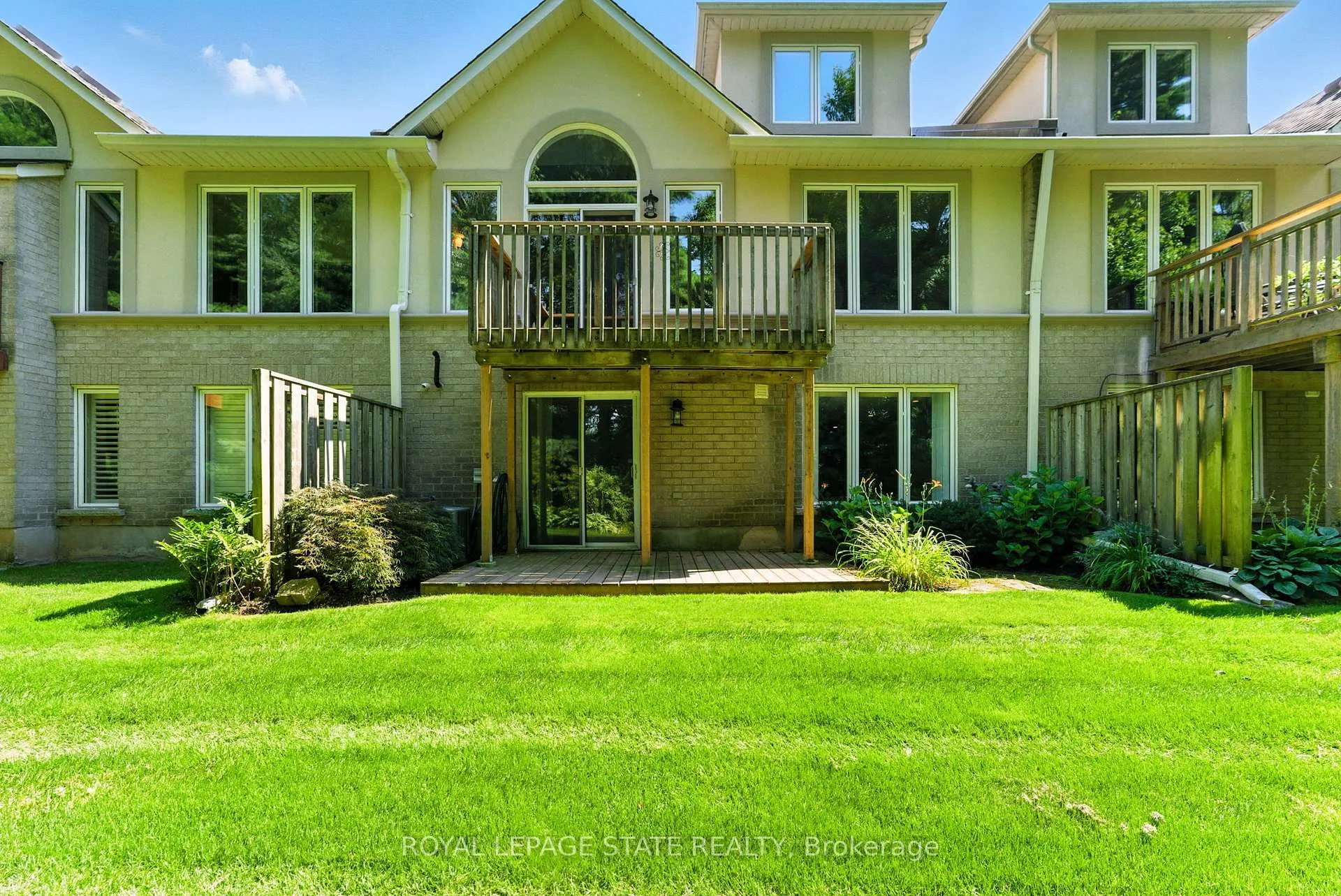 Photo 40 of Unit 6, 40 Wesleyan Court, Hamilton, Ancaster — HOMEH