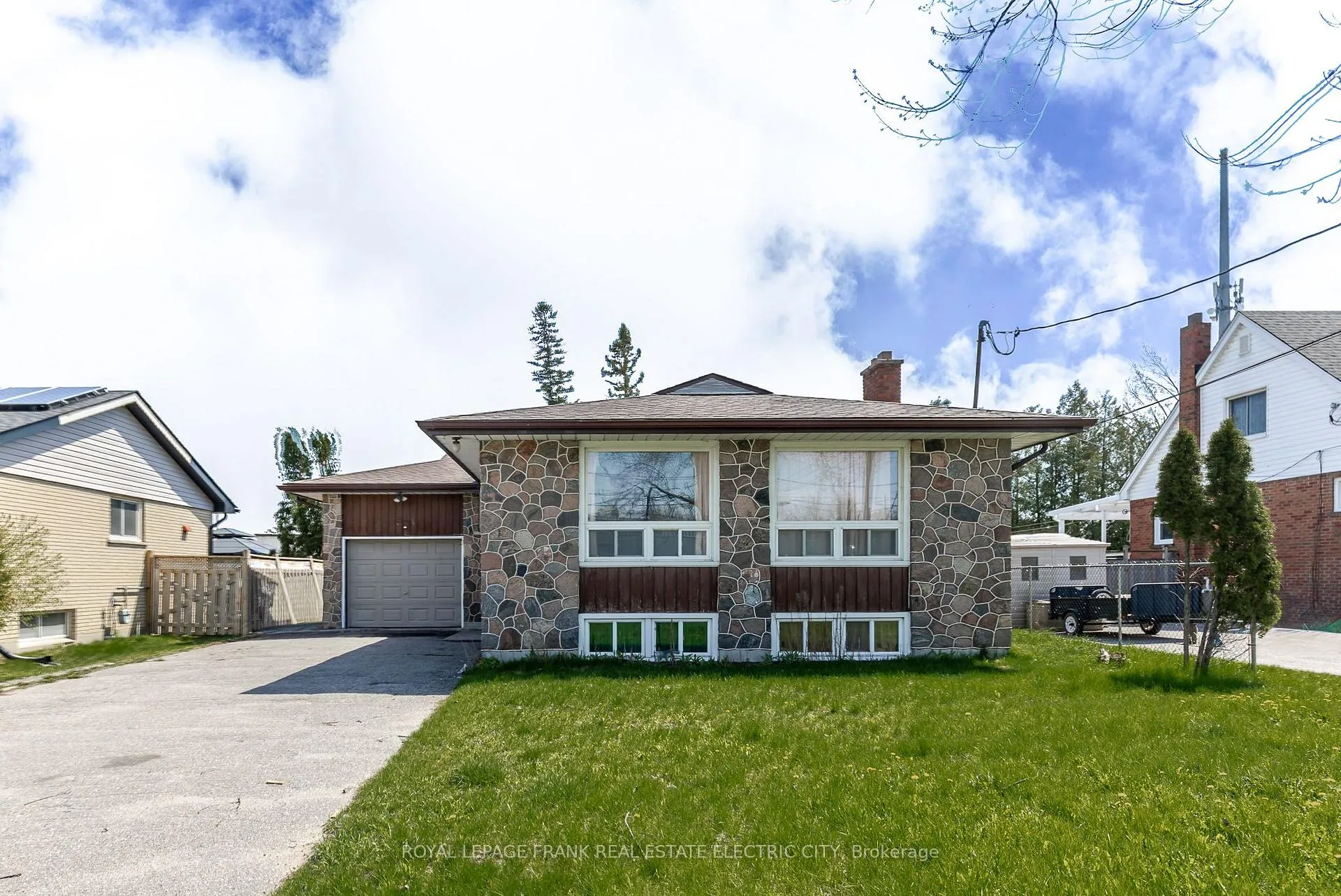 Photo 1 of 941 Crawford Drive, Peterborough, Otonabee Ward 1 — HOMEH