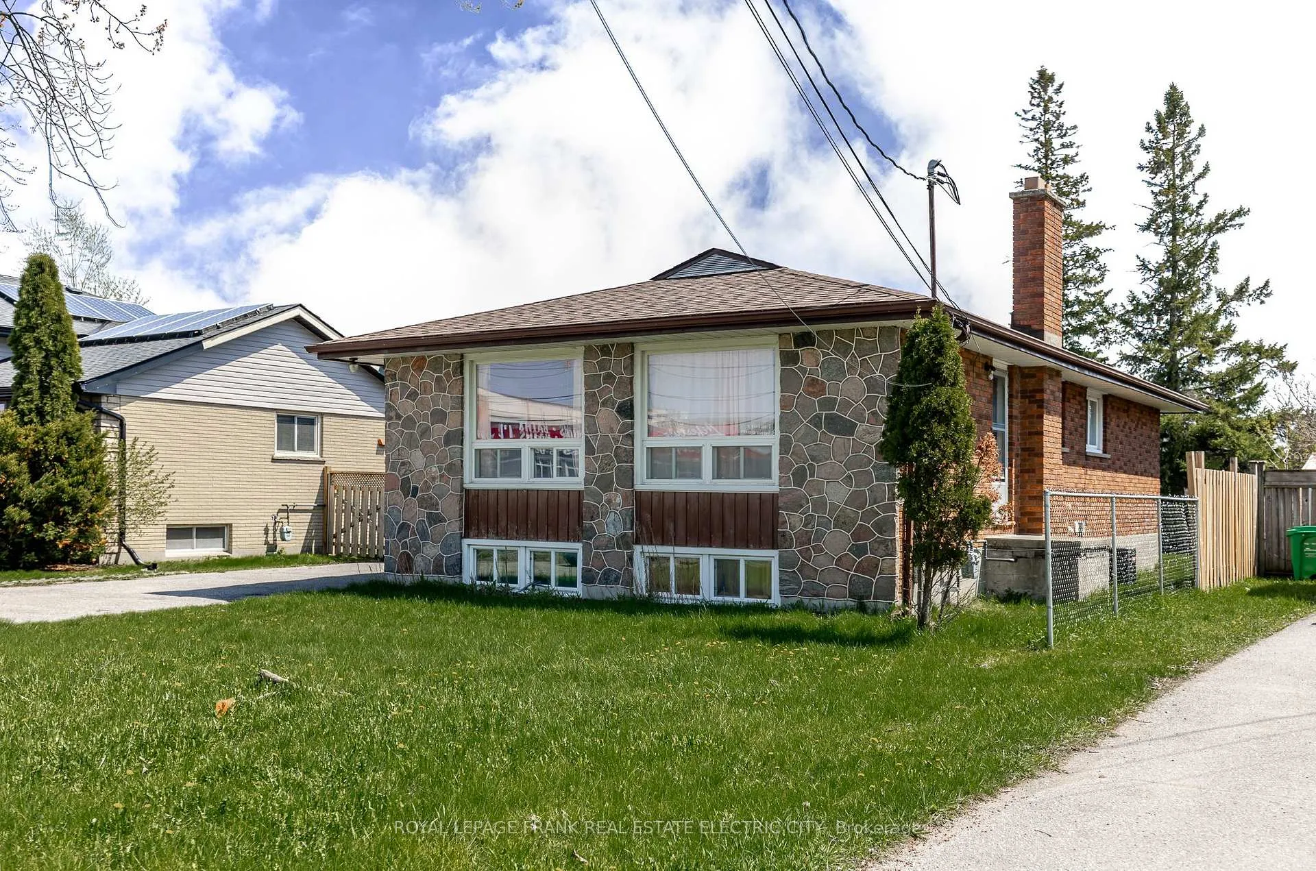 Photo 3 of 941 Crawford Drive, Peterborough, Otonabee Ward 1 — HOMEH