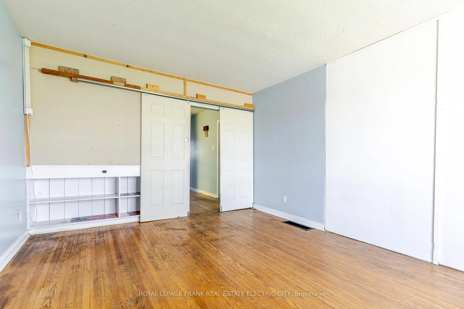 Photo 5 of 941 Crawford Drive, Peterborough, Otonabee Ward 1 — HOMEH