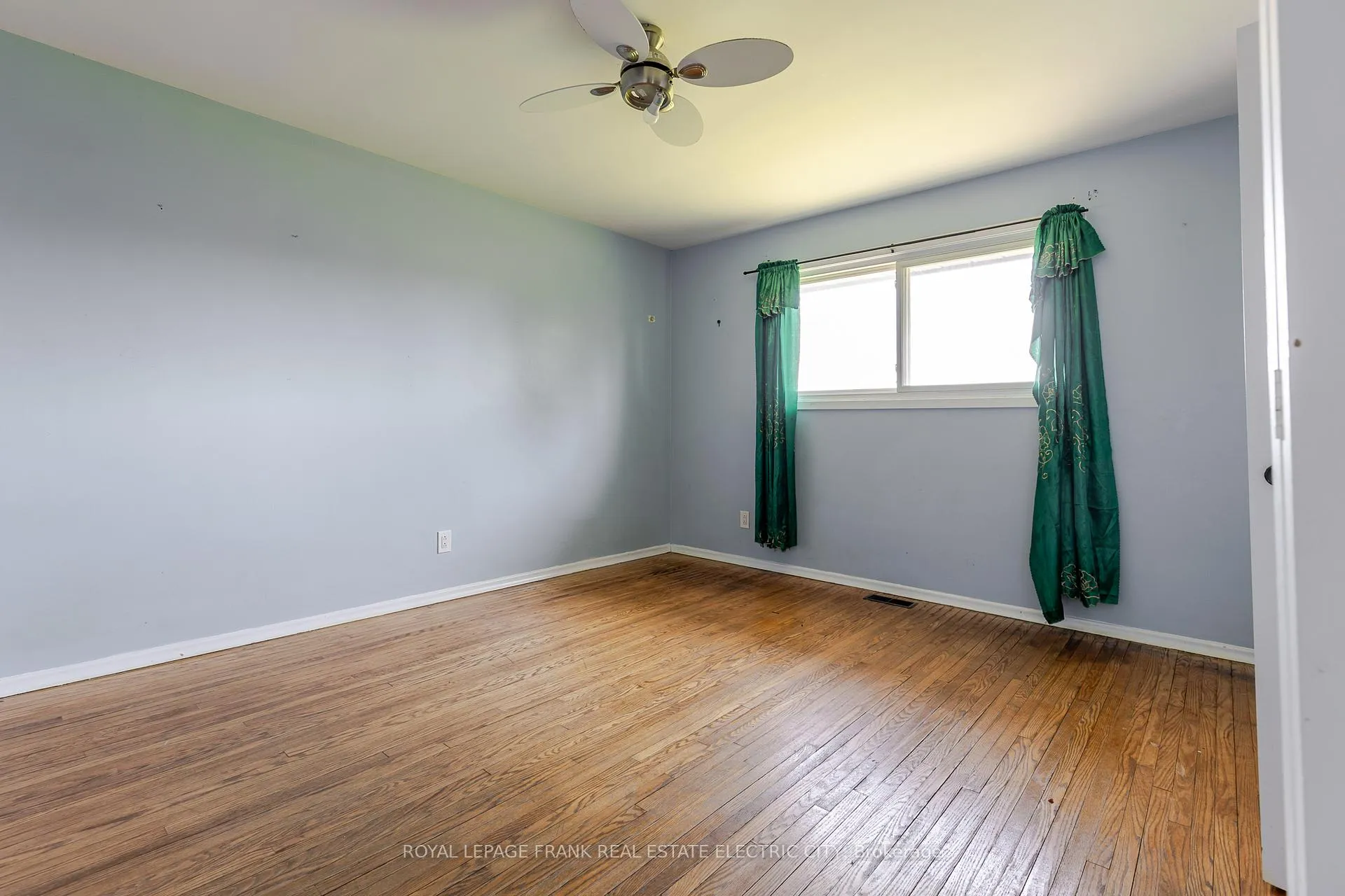 Photo 13 of 941 Crawford Drive, Peterborough, Otonabee Ward 1 — HOMEH