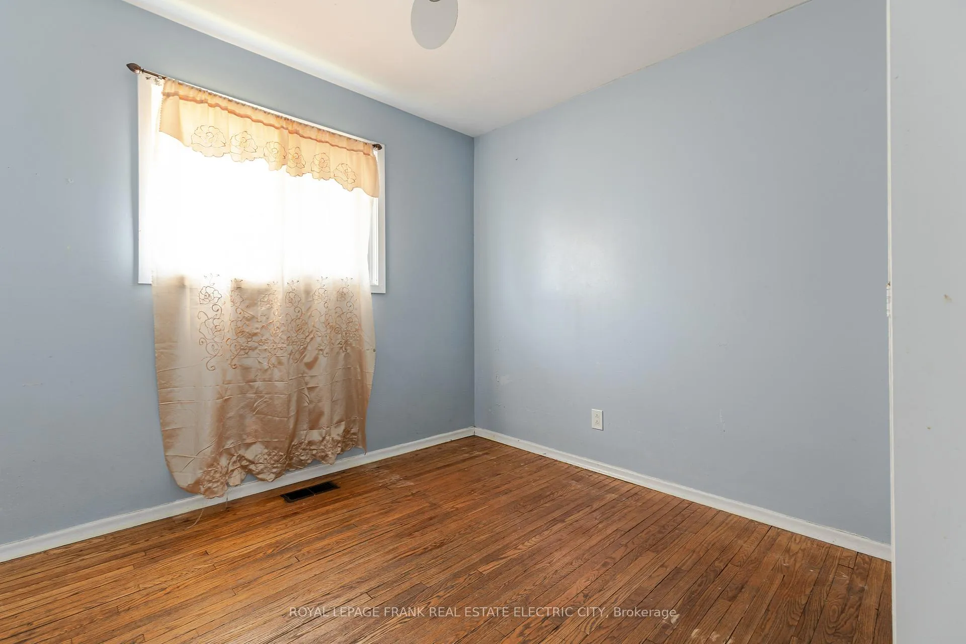 Photo 15 of 941 Crawford Drive, Peterborough, Otonabee Ward 1 — HOMEH