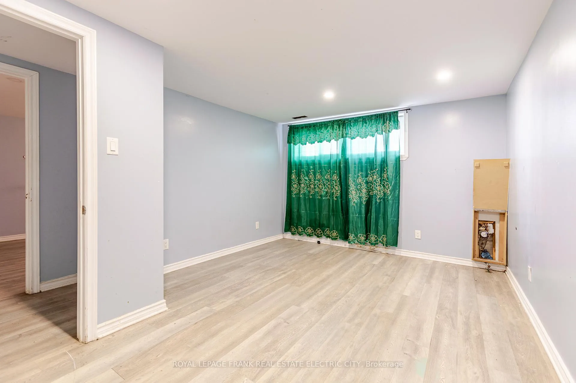 Photo 20 of 941 Crawford Drive, Peterborough, Otonabee Ward 1 — HOMEH