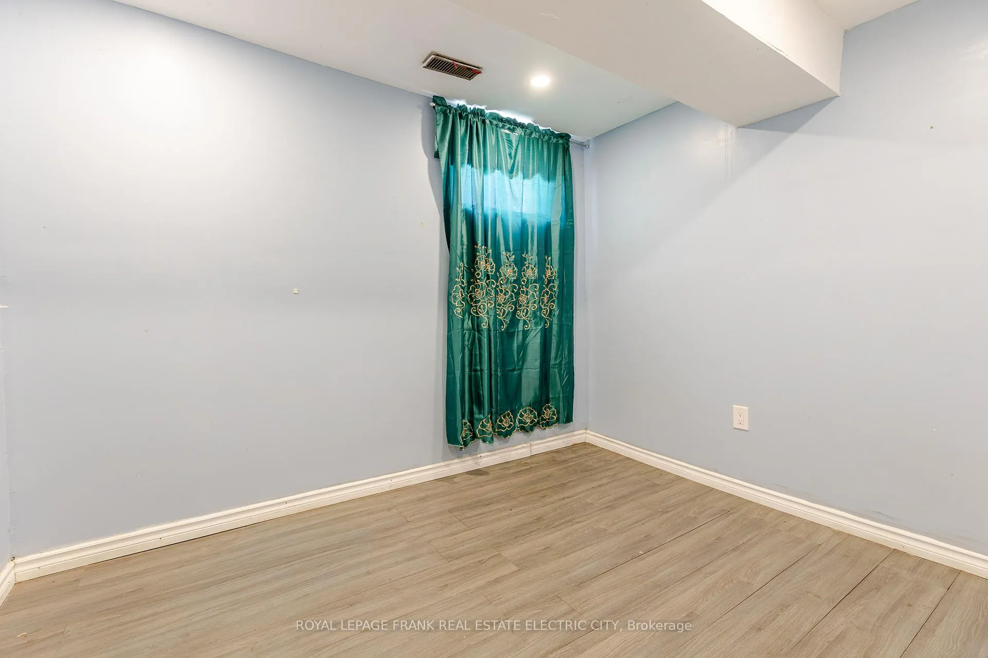 Photo 23 of 941 Crawford Drive, Peterborough, Otonabee Ward 1 — HOMEH
