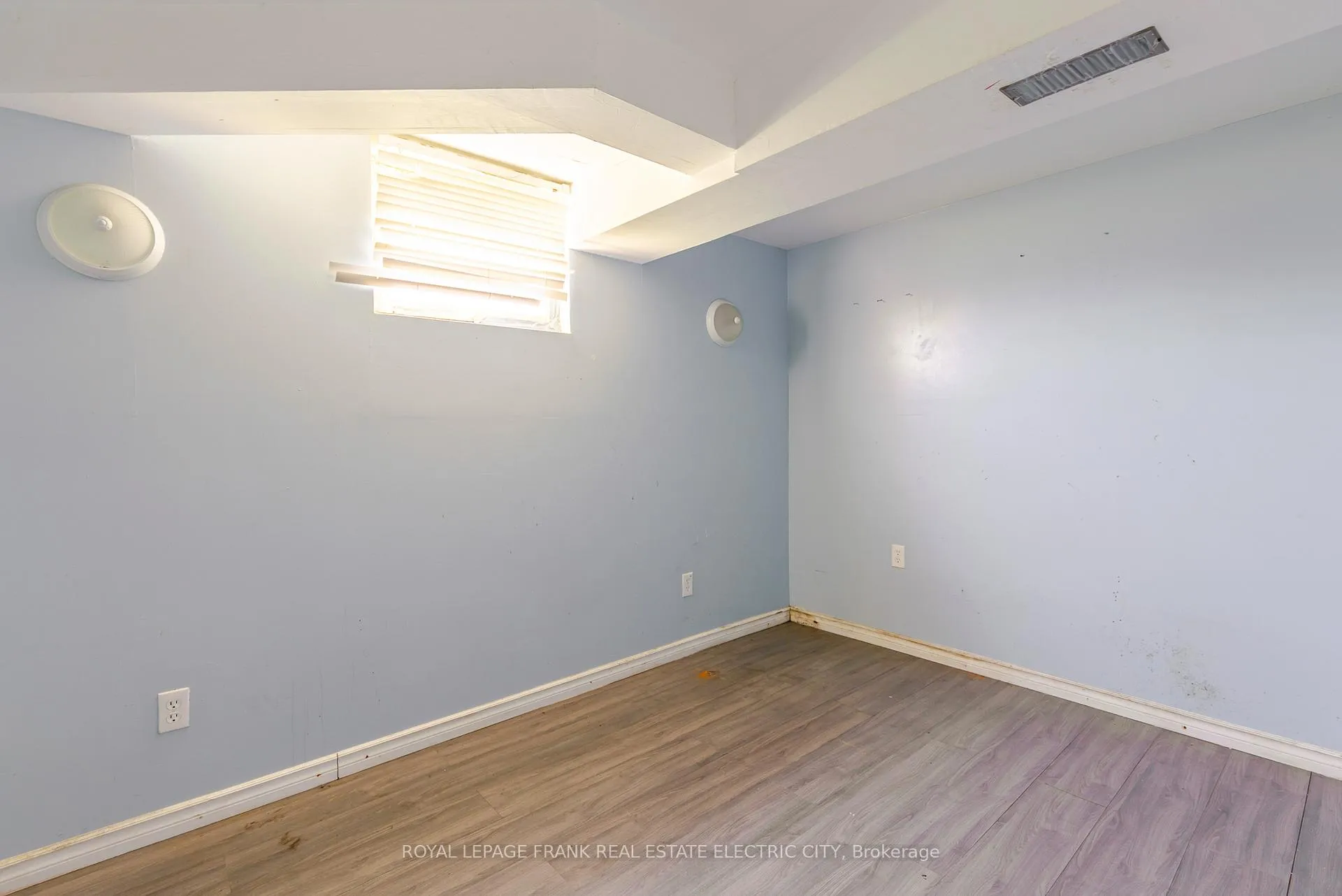 Photo 25 of 941 Crawford Drive, Peterborough, Otonabee Ward 1 — HOMEH