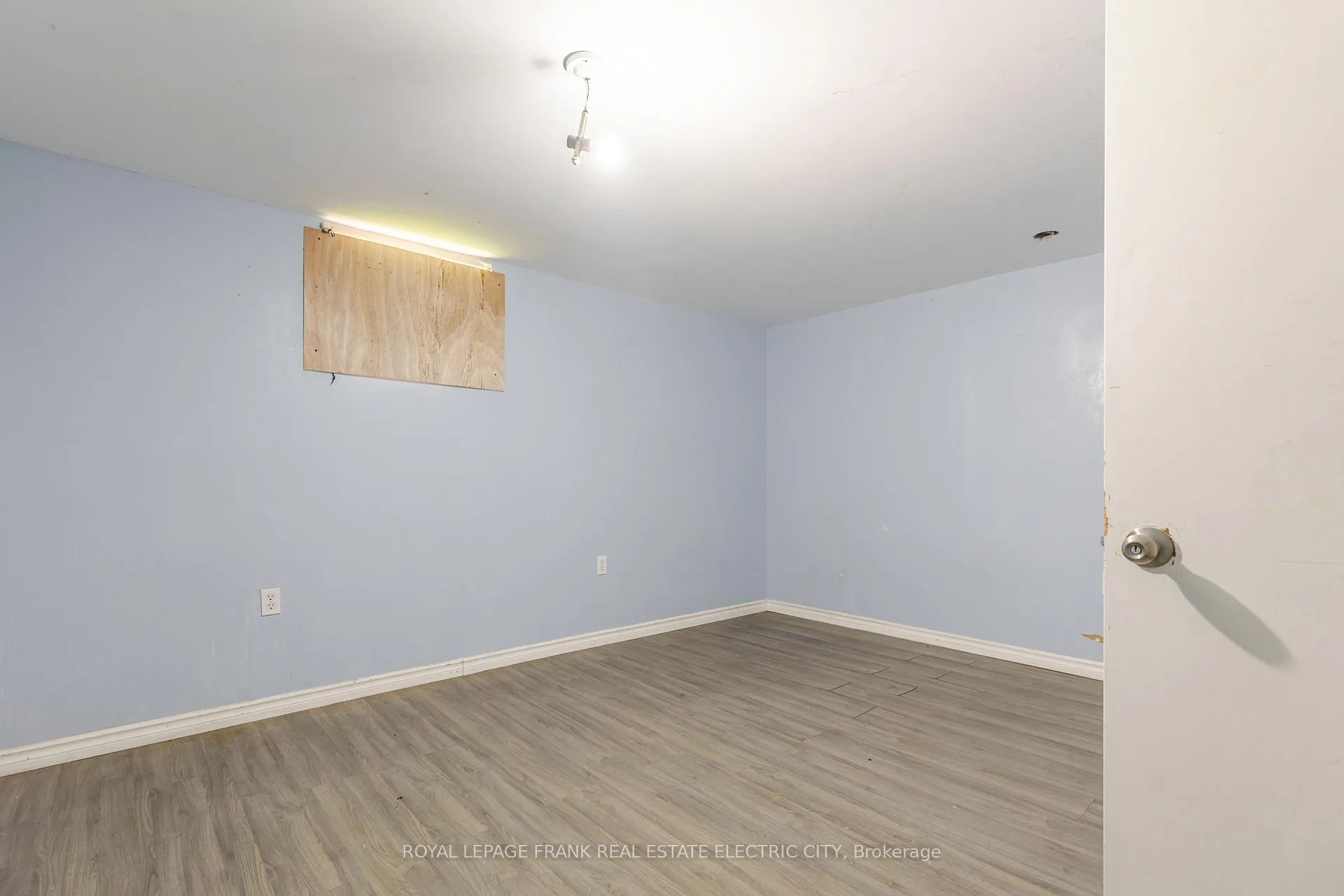 Photo 28 of 941 Crawford Drive, Peterborough, Otonabee Ward 1 — HOMEH