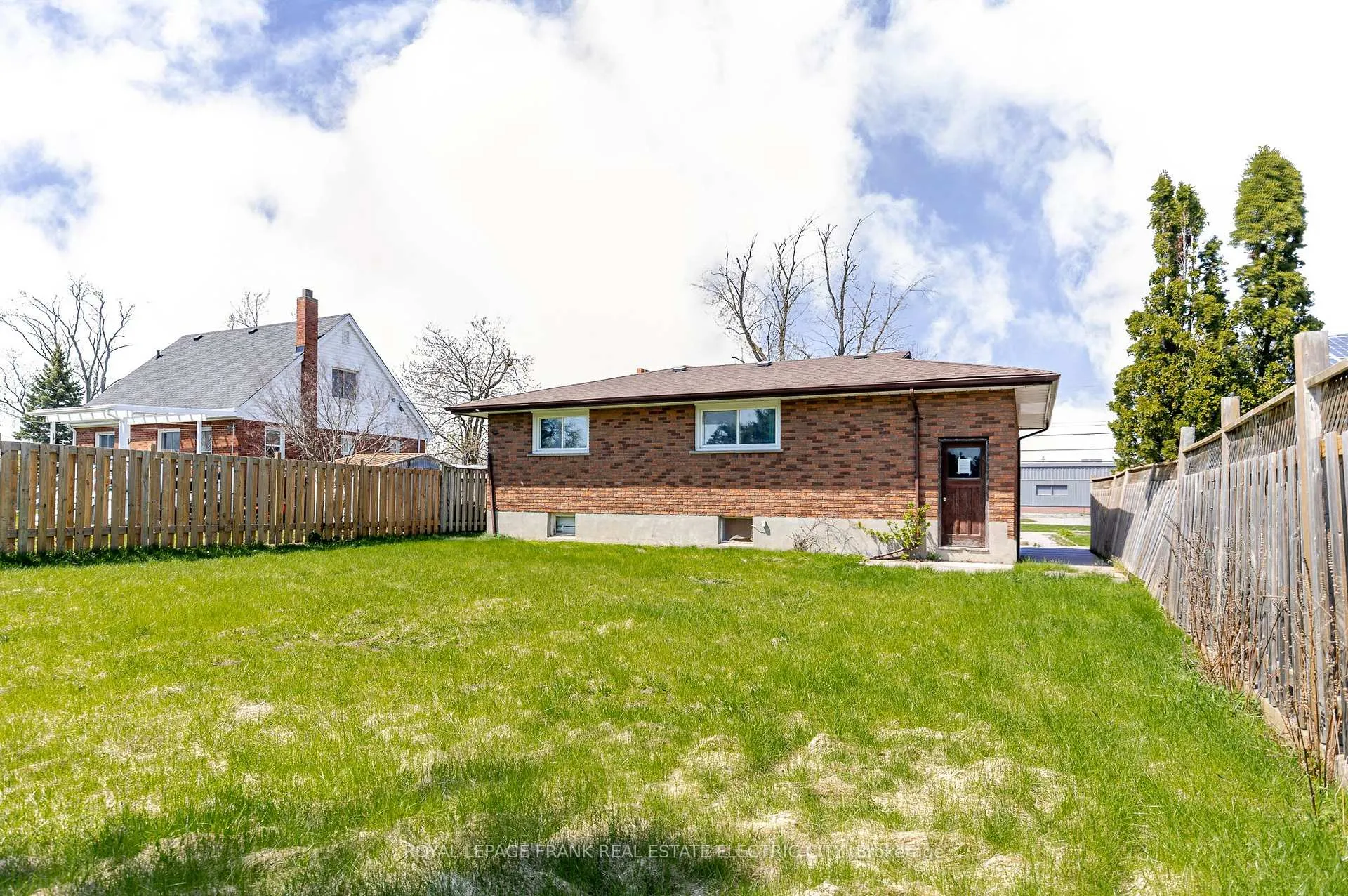 Photo 30 of 941 Crawford Drive, Peterborough, Otonabee Ward 1 — HOMEH