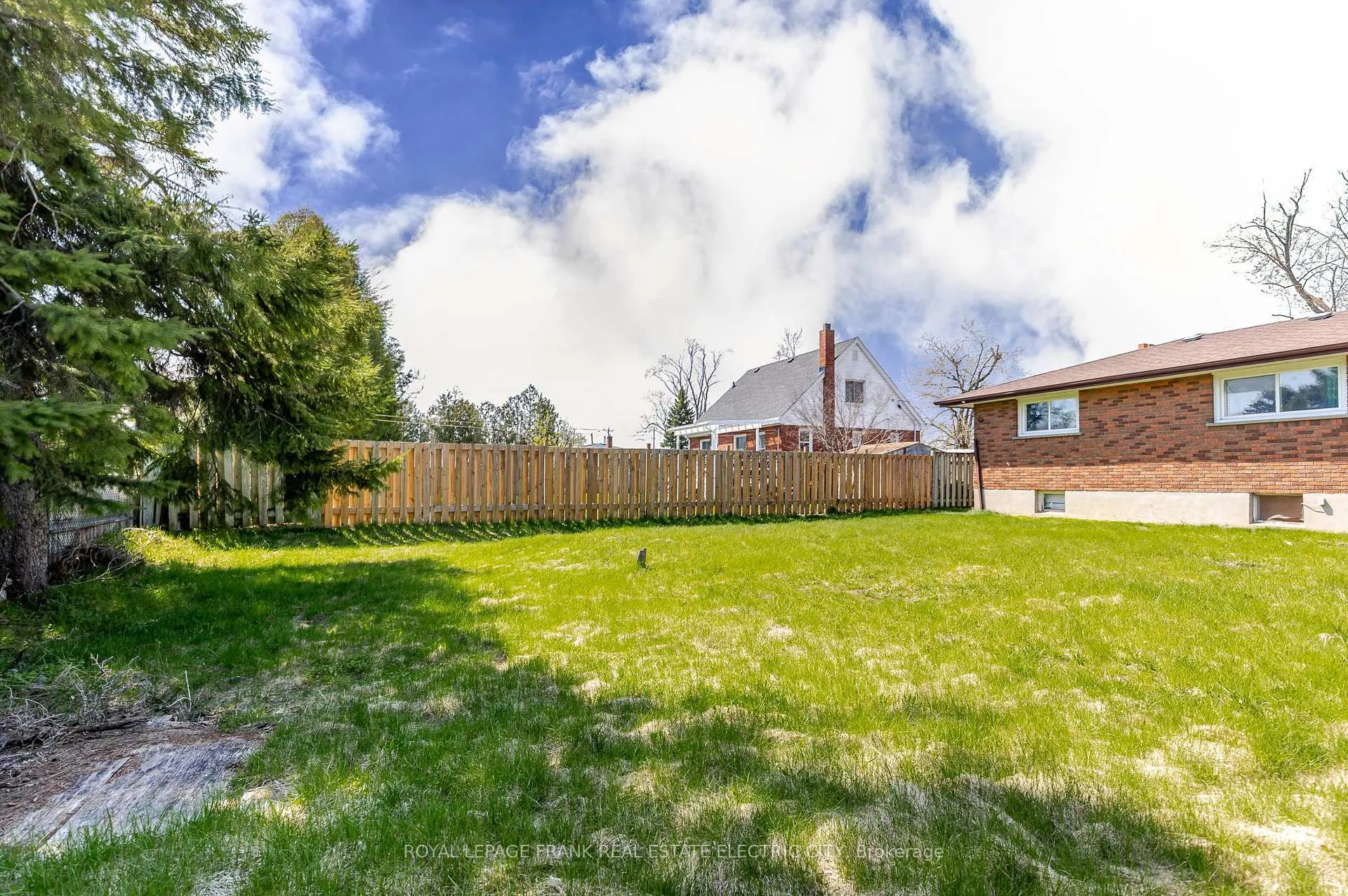 Photo 31 of 941 Crawford Drive, Peterborough, Otonabee Ward 1 — HOMEH