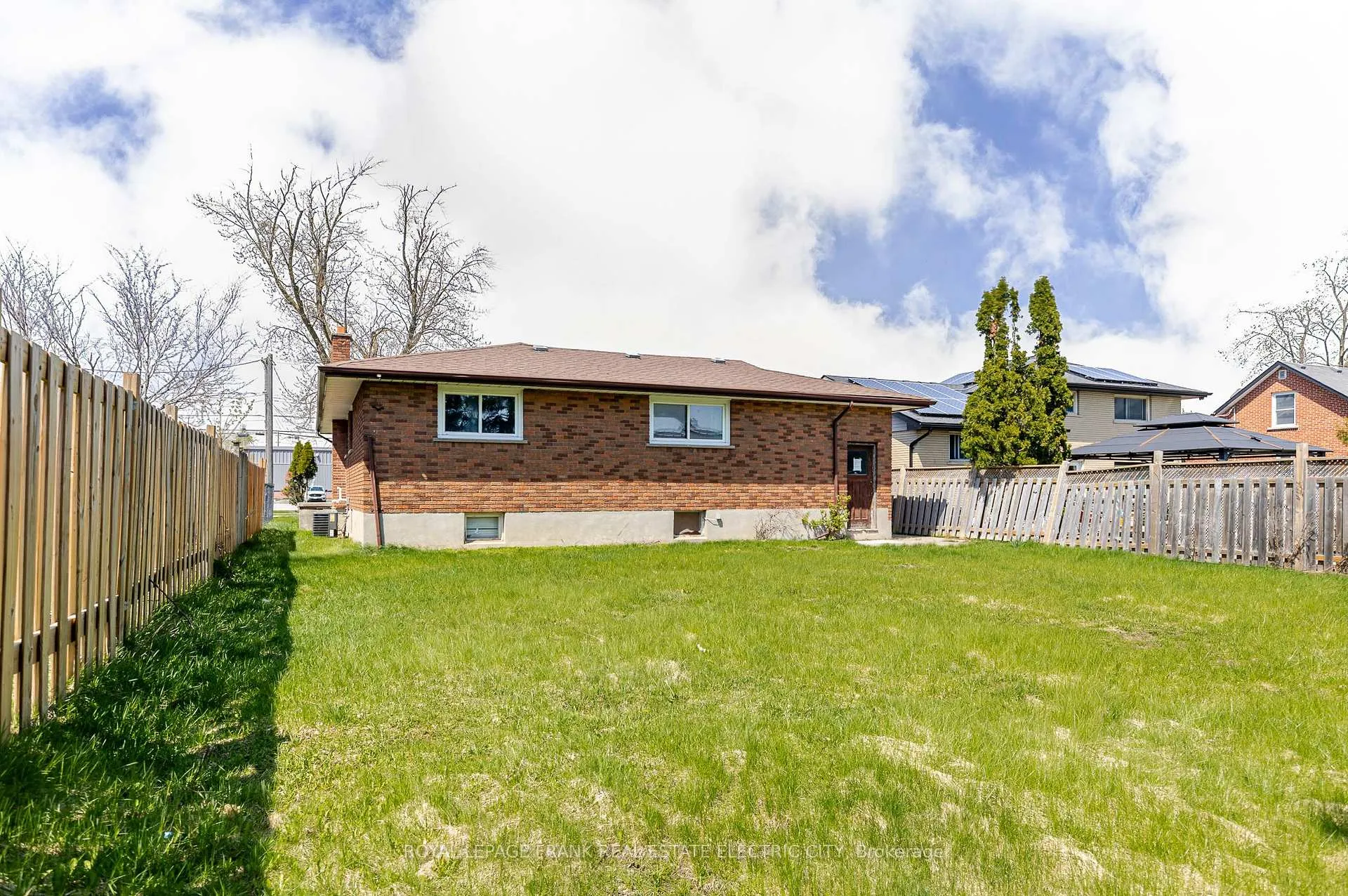 Photo 32 of 941 Crawford Drive, Peterborough, Otonabee Ward 1 — HOMEH