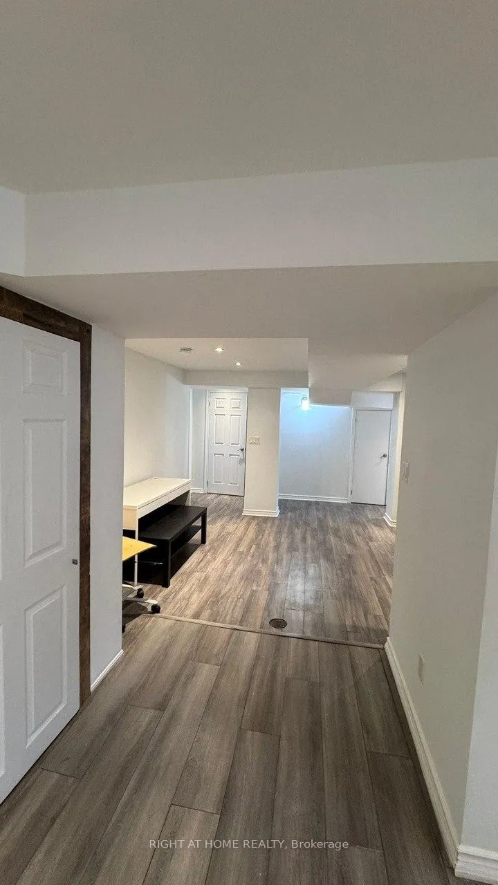 Photo 3 of 58 Foreht (Basement) Crescent, Aurora, Aurora Heights — HOMEH
