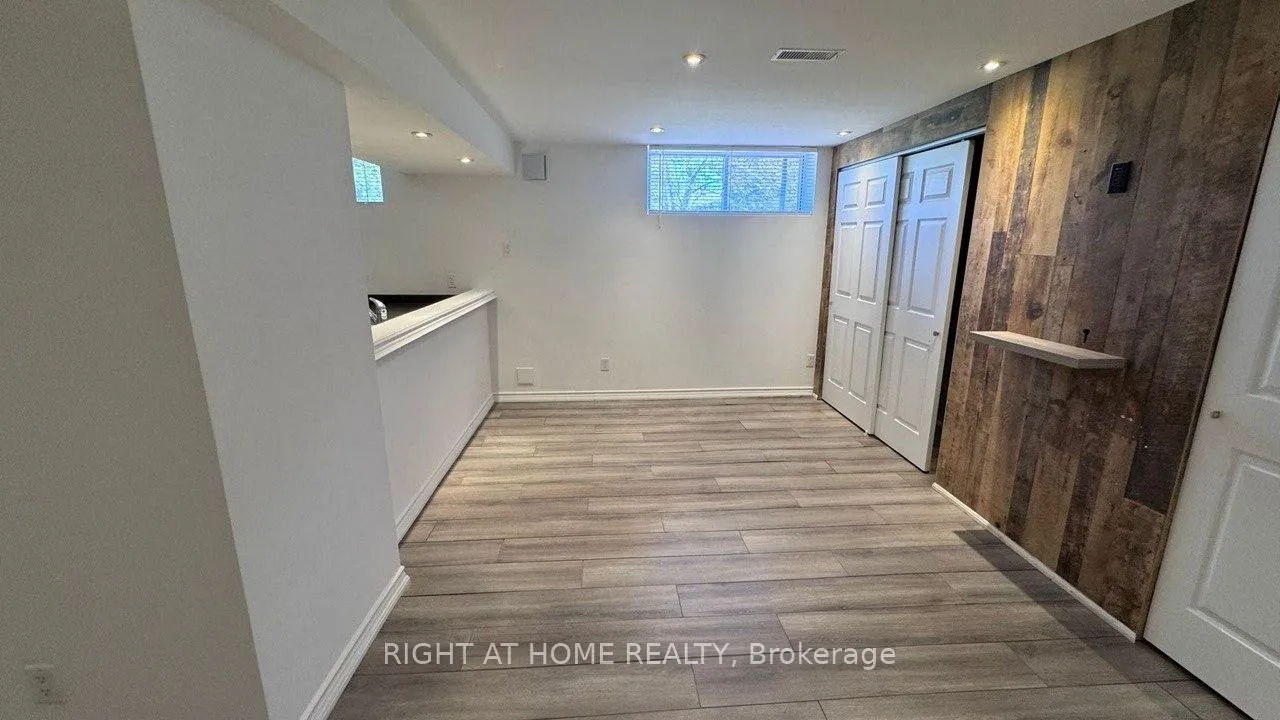 Photo 5 of 58 Foreht (Basement) Crescent, Aurora, Aurora Heights — HOMEH
