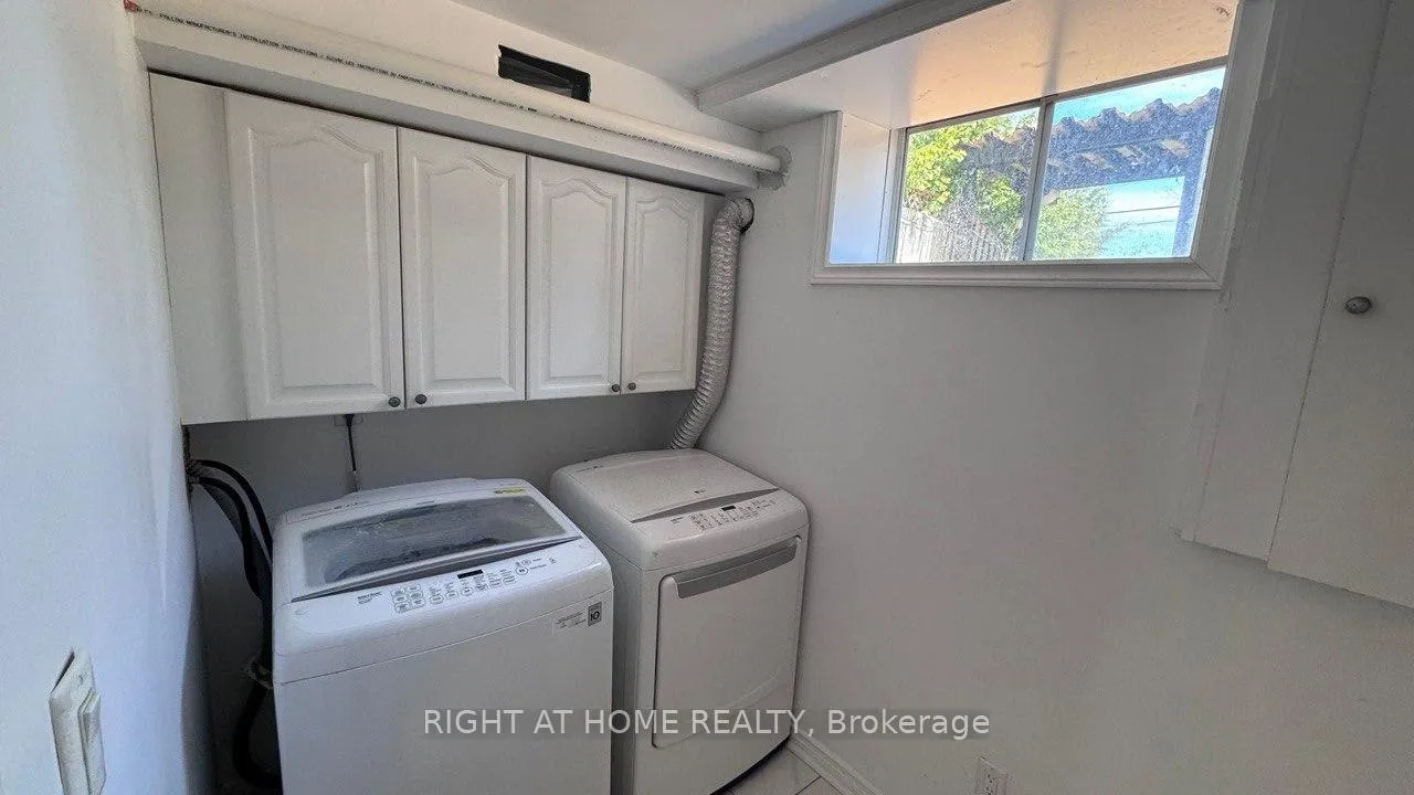 Photo 6 of 58 Foreht (Basement) Crescent, Aurora, Aurora Heights — HOMEH