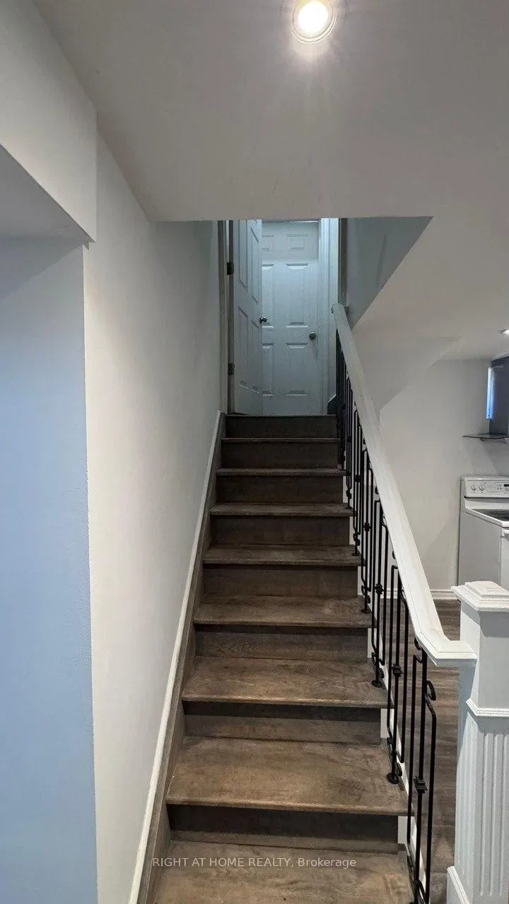Photo 7 of 58 Foreht (Basement) Crescent, Aurora, Aurora Heights — HOMEH