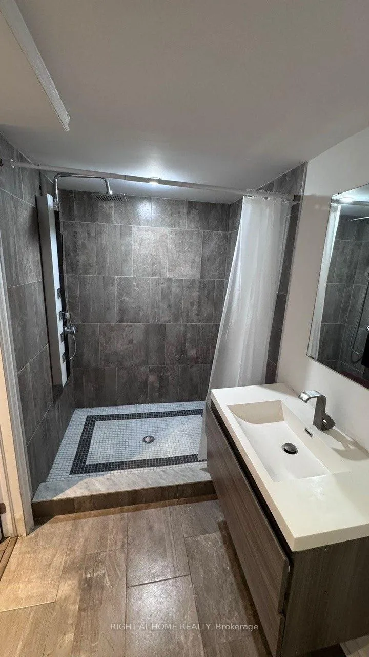 Photo 8 of 58 Foreht (Basement) Crescent, Aurora, Aurora Heights — HOMEH