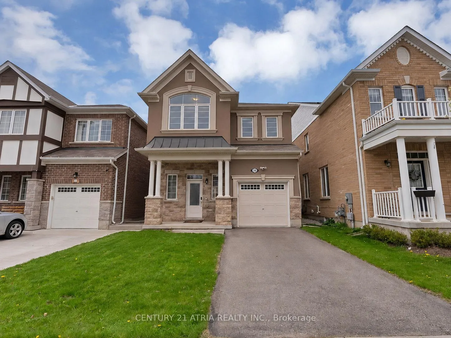 Photo 2 of 33 Stillwater Crescent, Hamilton, Waterdown — HOMEH