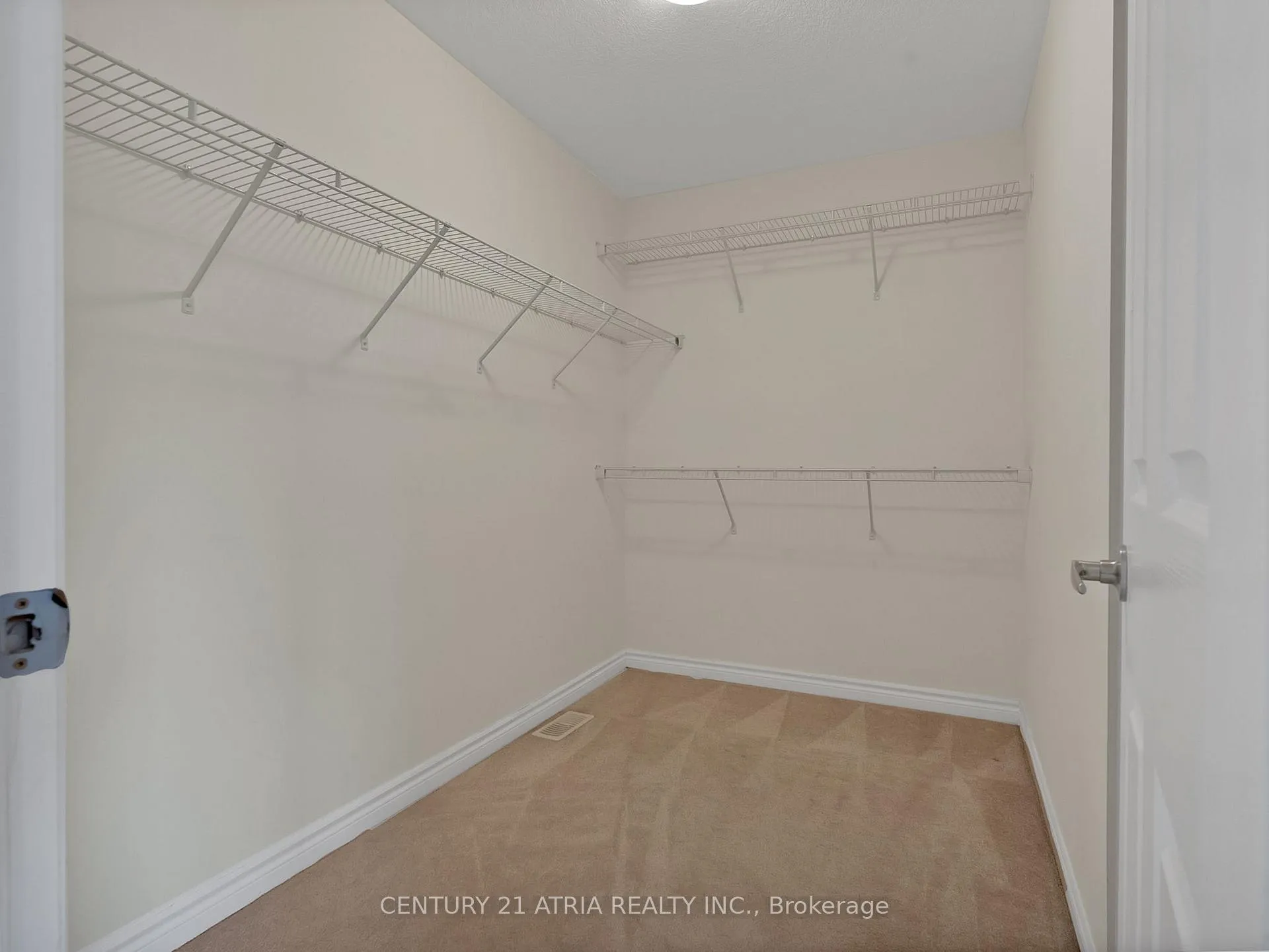 Photo 20 of 33 Stillwater Crescent, Hamilton, Waterdown — HOMEH