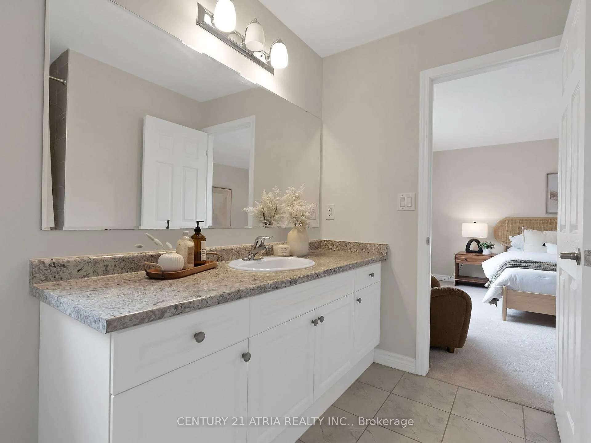 Photo 21 of 33 Stillwater Crescent, Hamilton, Waterdown — HOMEH