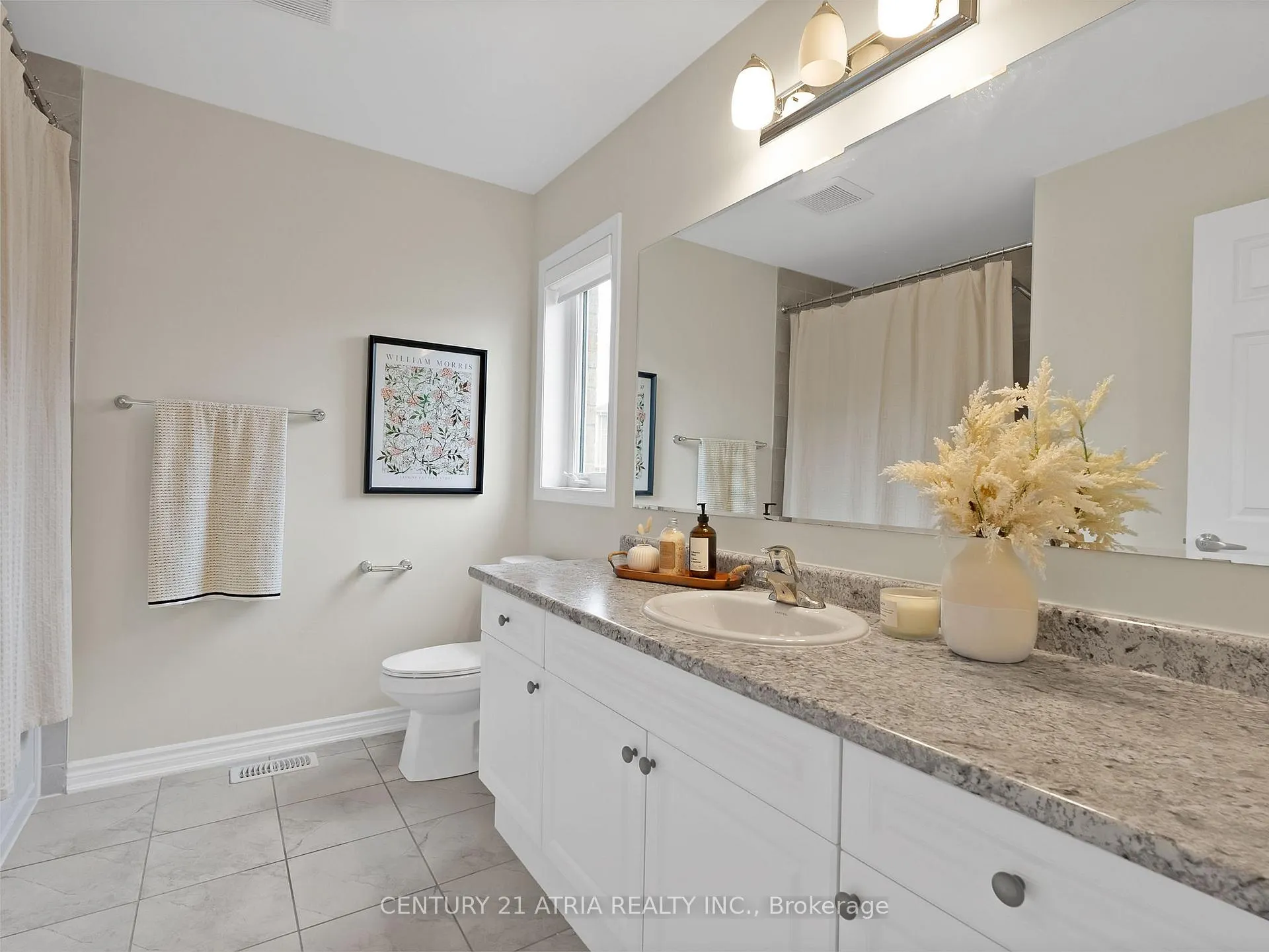 Photo 22 of 33 Stillwater Crescent, Hamilton, Waterdown — HOMEH