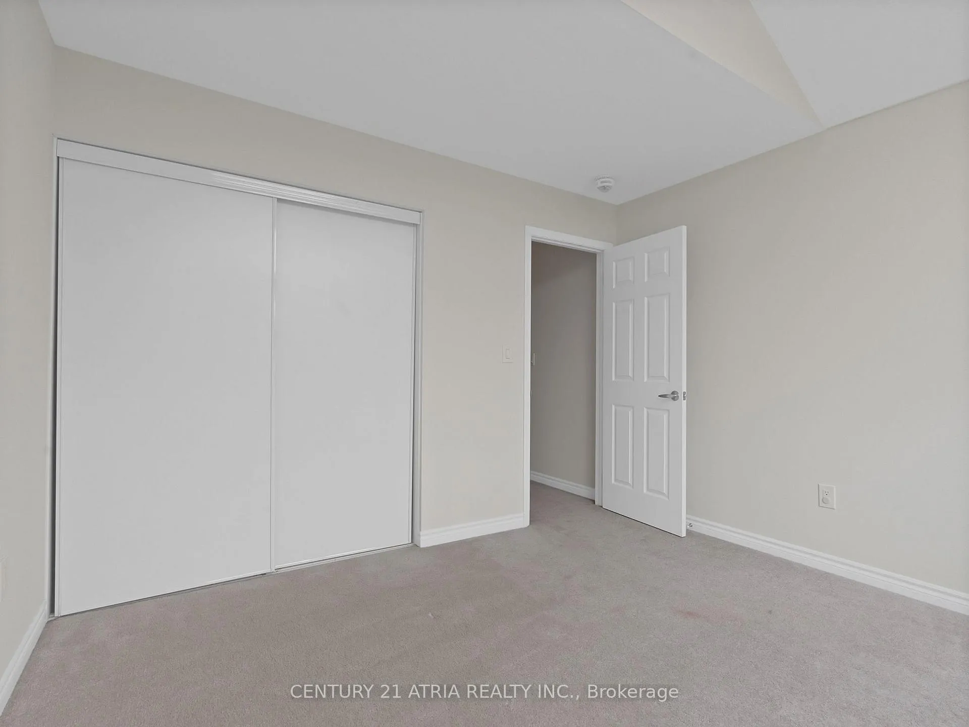 Photo 23 of 33 Stillwater Crescent, Hamilton, Waterdown — HOMEH