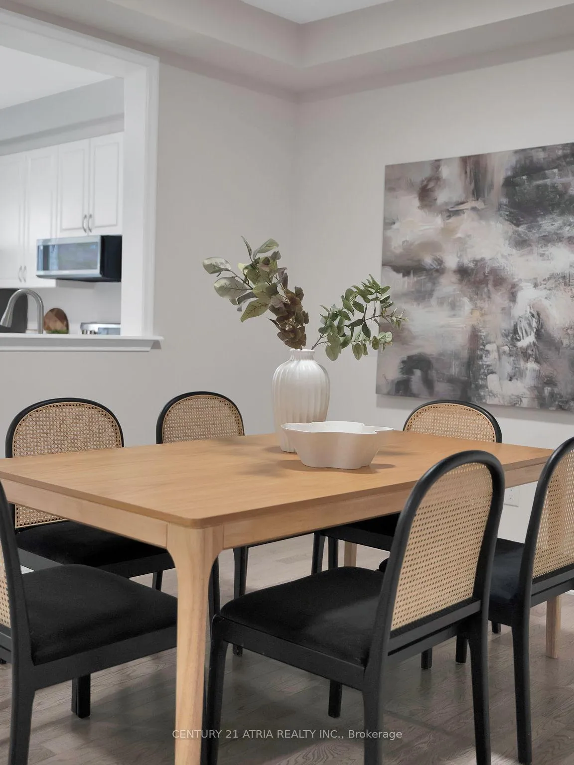 Photo 34 of 33 Stillwater Crescent, Hamilton, Waterdown — HOMEH
