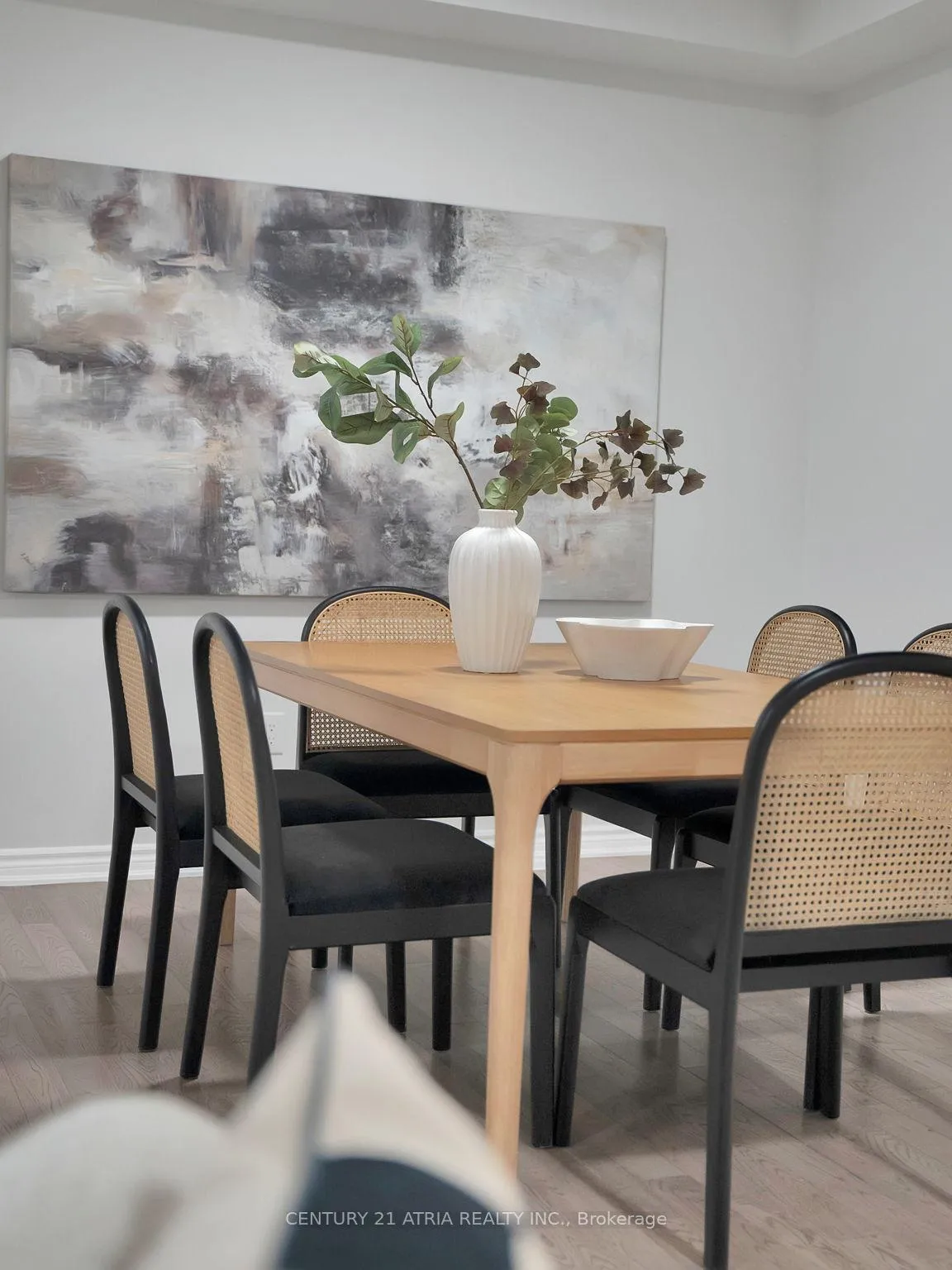 Photo 38 of 33 Stillwater Crescent, Hamilton, Waterdown — HOMEH