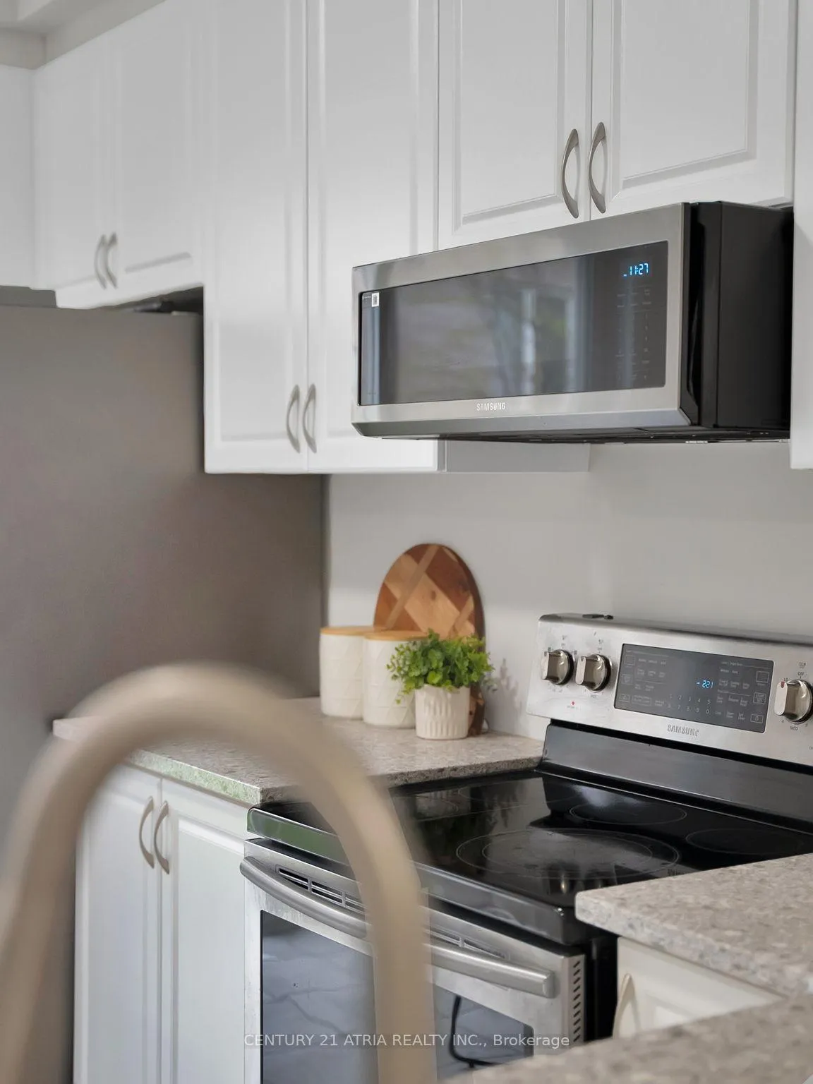 Photo 44 of 33 Stillwater Crescent, Hamilton, Waterdown — HOMEH