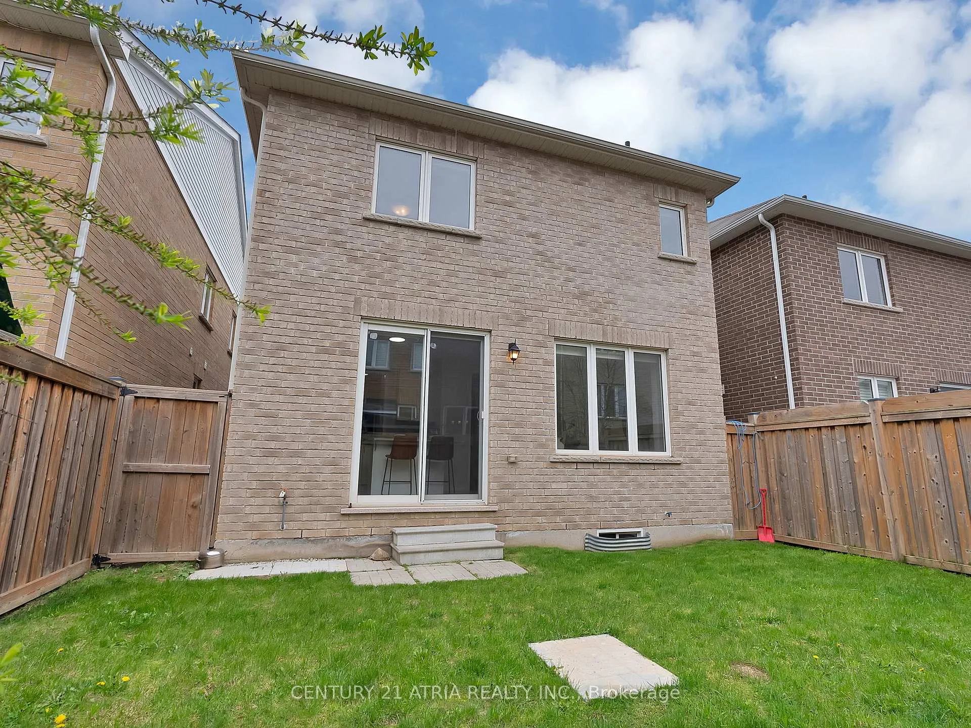 Photo 47 of 33 Stillwater Crescent, Hamilton, Waterdown — HOMEH