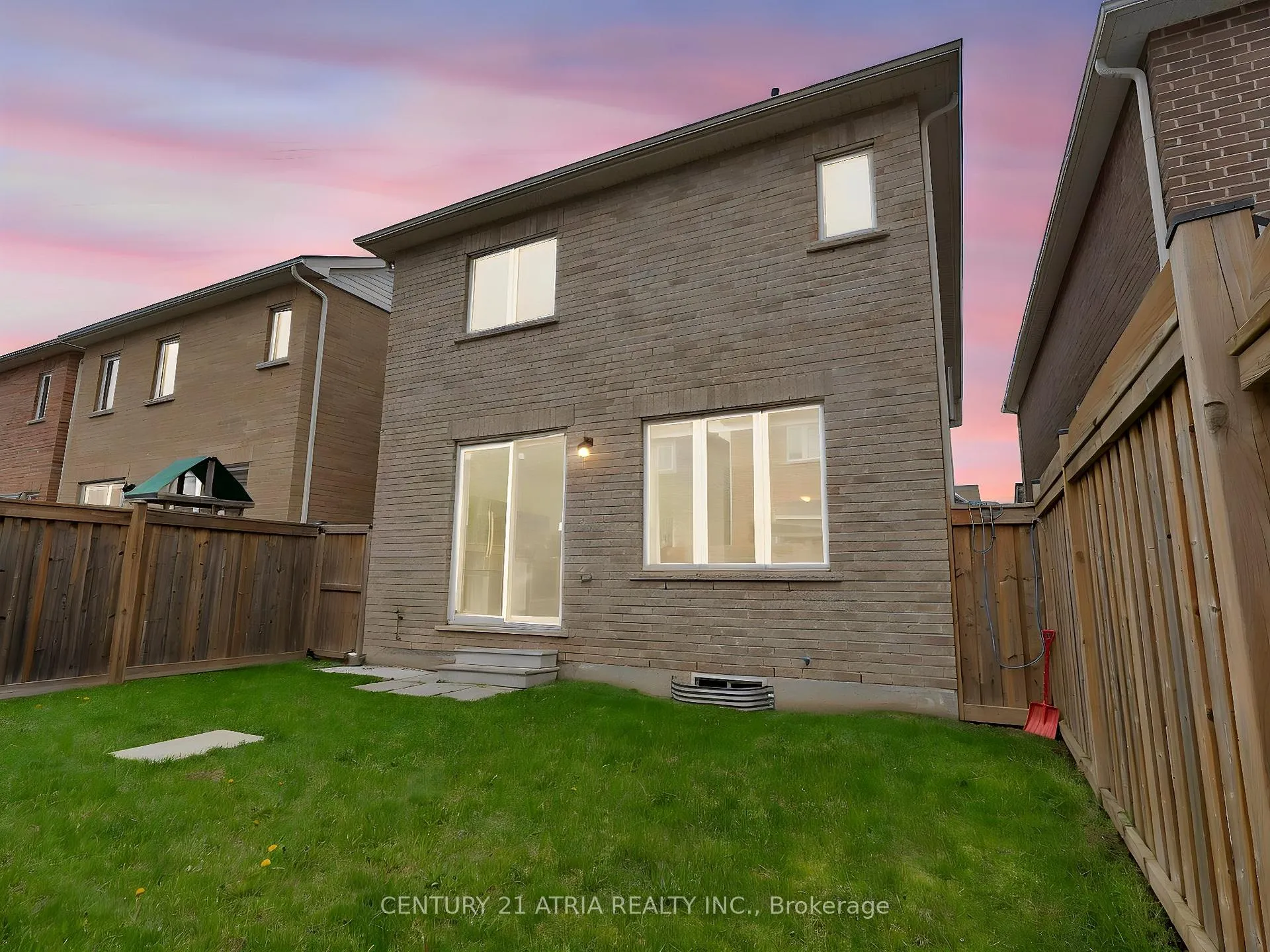 Photo 49 of 33 Stillwater Crescent, Hamilton, Waterdown — HOMEH