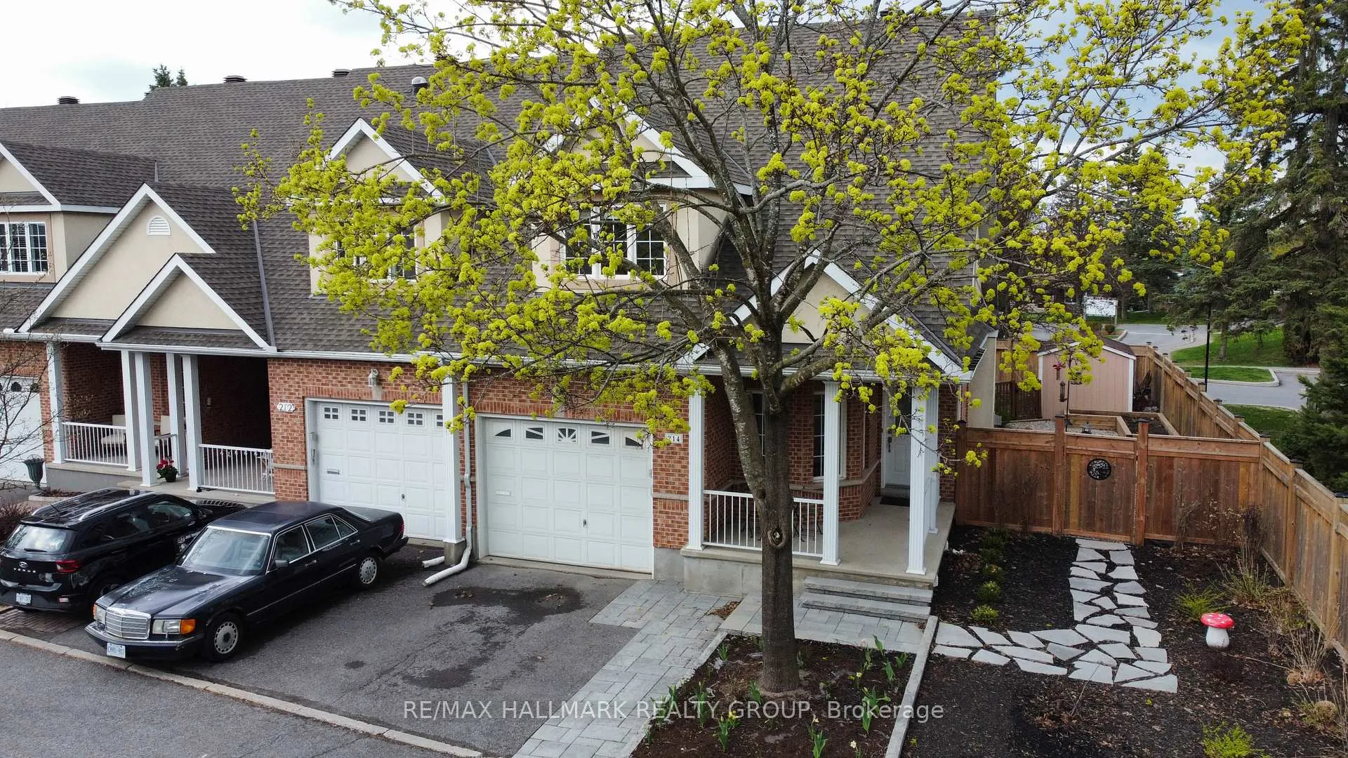 Photo 2 of 214 Laura Private, Ottawa, Pineview — HOMEH