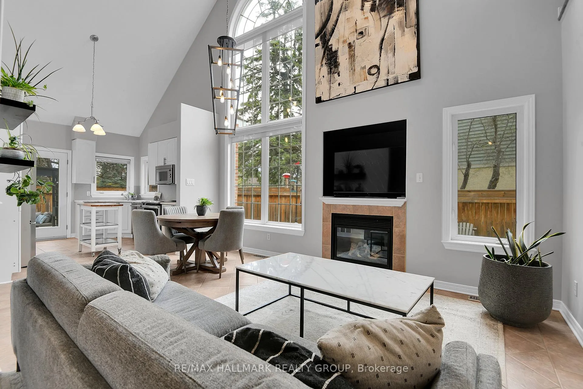 Photo 10 of 214 Laura Private, Ottawa, Pineview — HOMEH