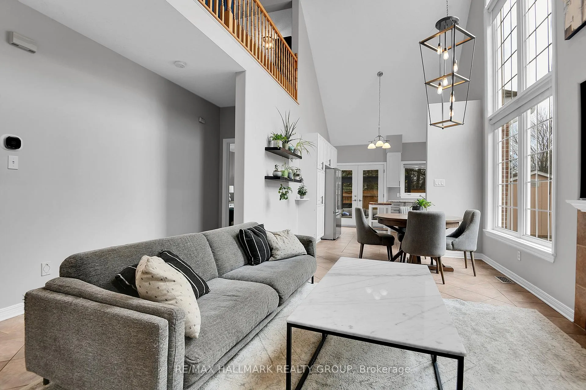Photo 11 of 214 Laura Private, Ottawa, Pineview — HOMEH