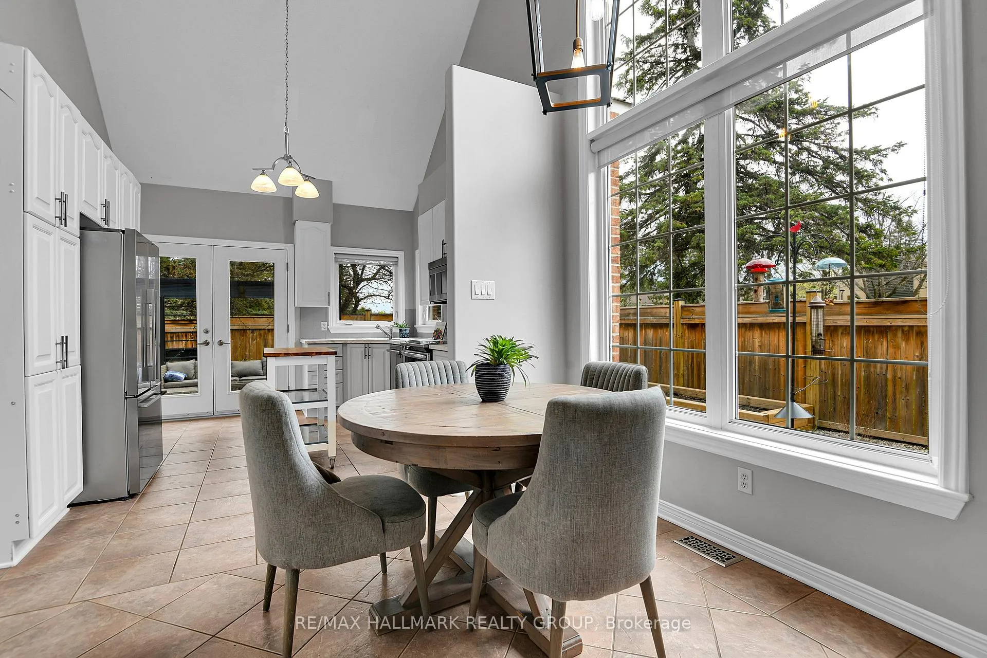 Photo 13 of 214 Laura Private, Ottawa, Pineview — HOMEH