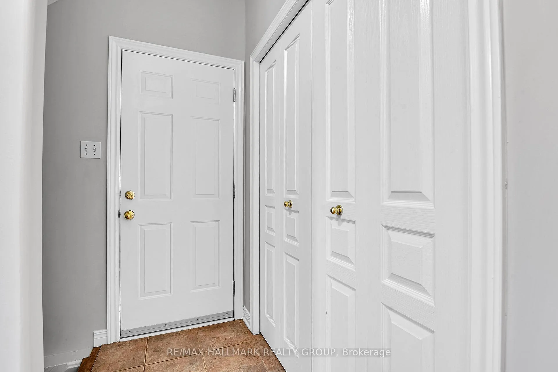 Photo 20 of 214 Laura Private, Ottawa, Pineview — HOMEH