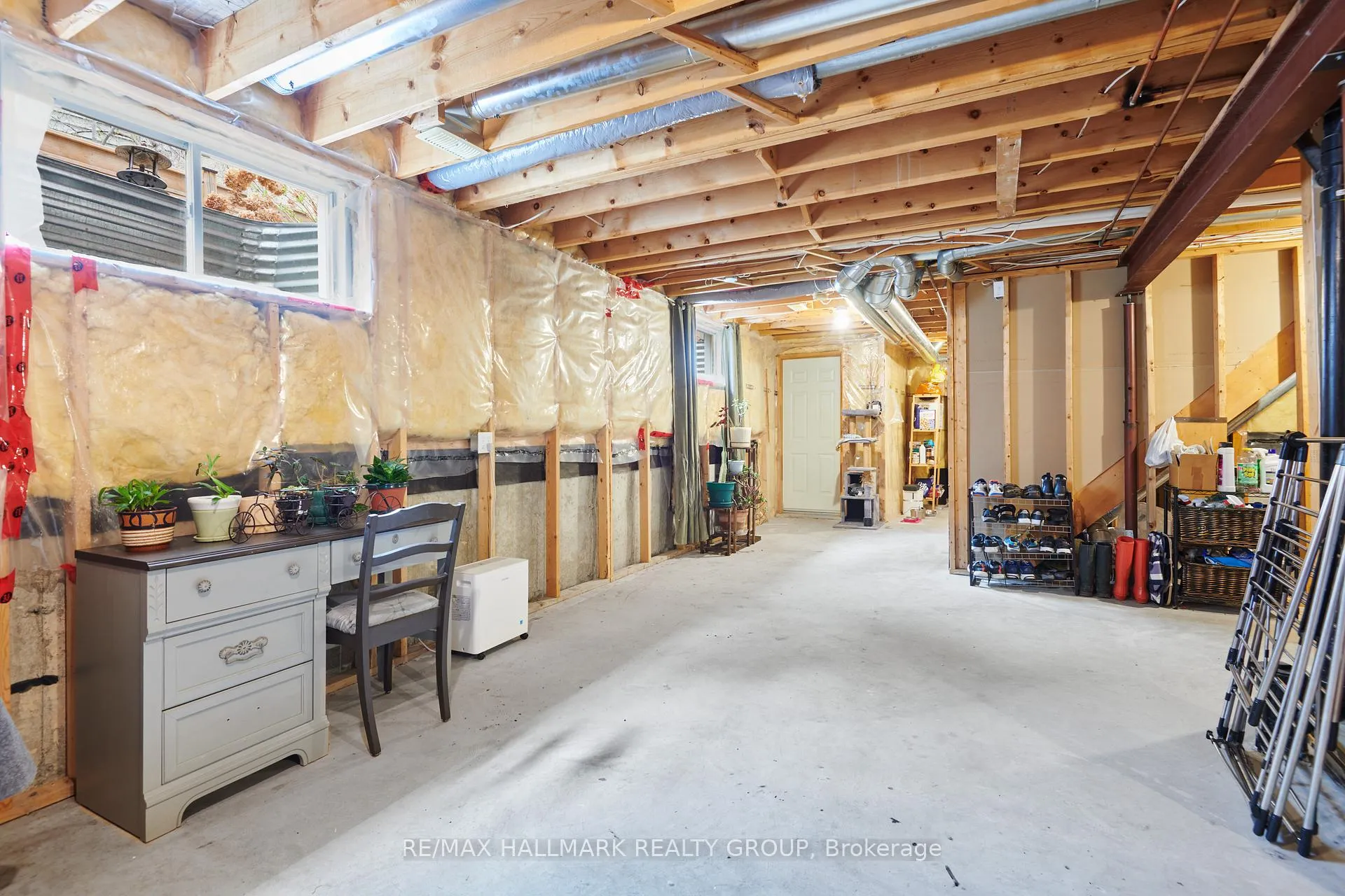 Photo 29 of 214 Laura Private, Ottawa, Pineview — HOMEH