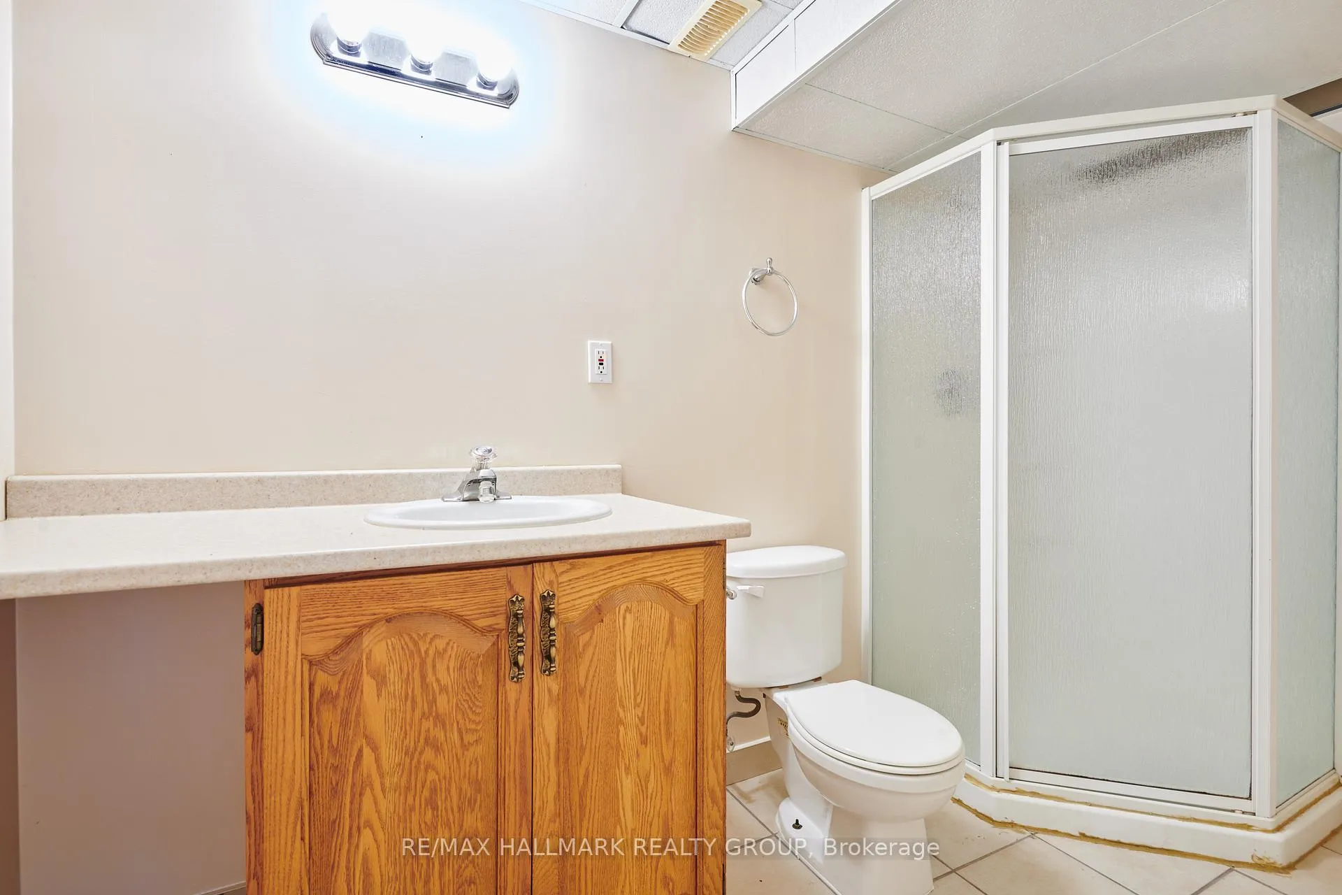 Photo 30 of 214 Laura Private, Ottawa, Pineview — HOMEH