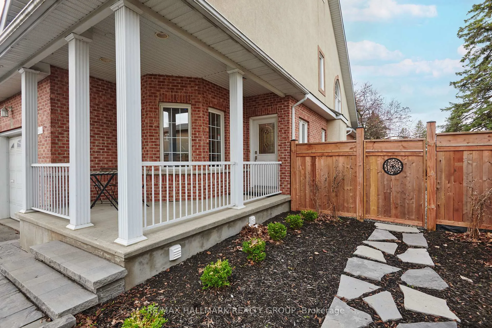 Photo 31 of 214 Laura Private, Ottawa, Pineview — HOMEH