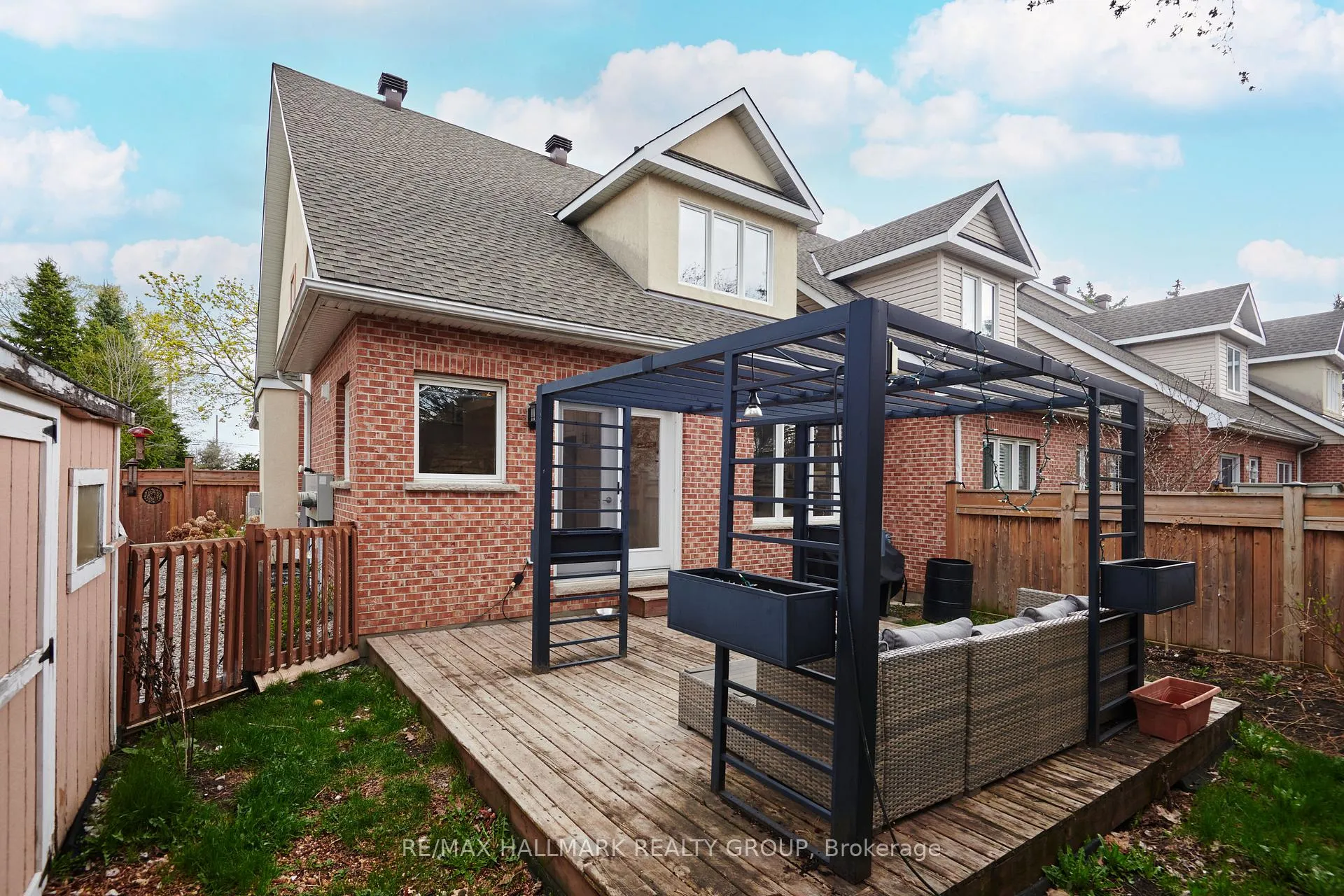 Photo 33 of 214 Laura Private, Ottawa, Pineview — HOMEH