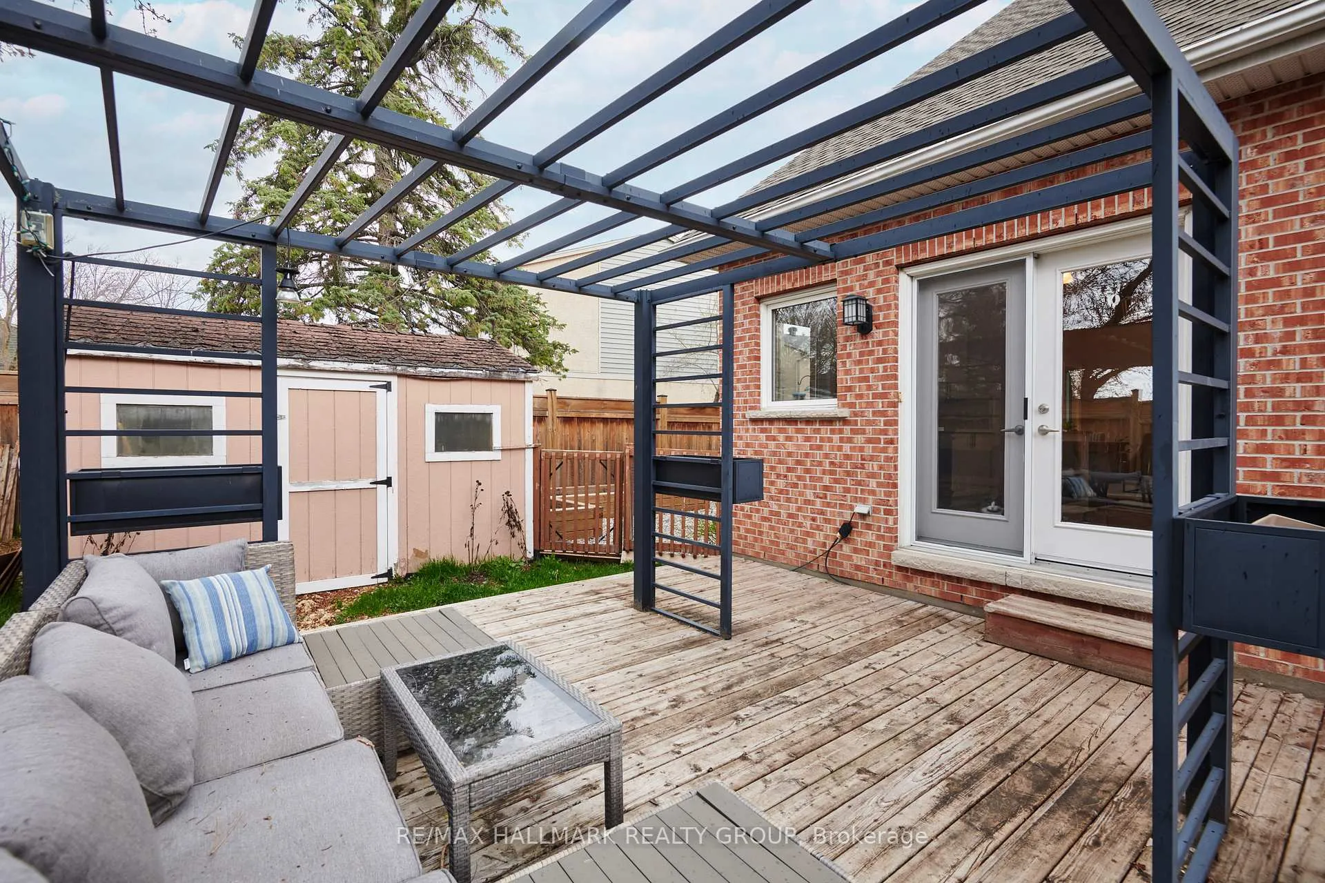 Photo 35 of 214 Laura Private, Ottawa, Pineview — HOMEH
