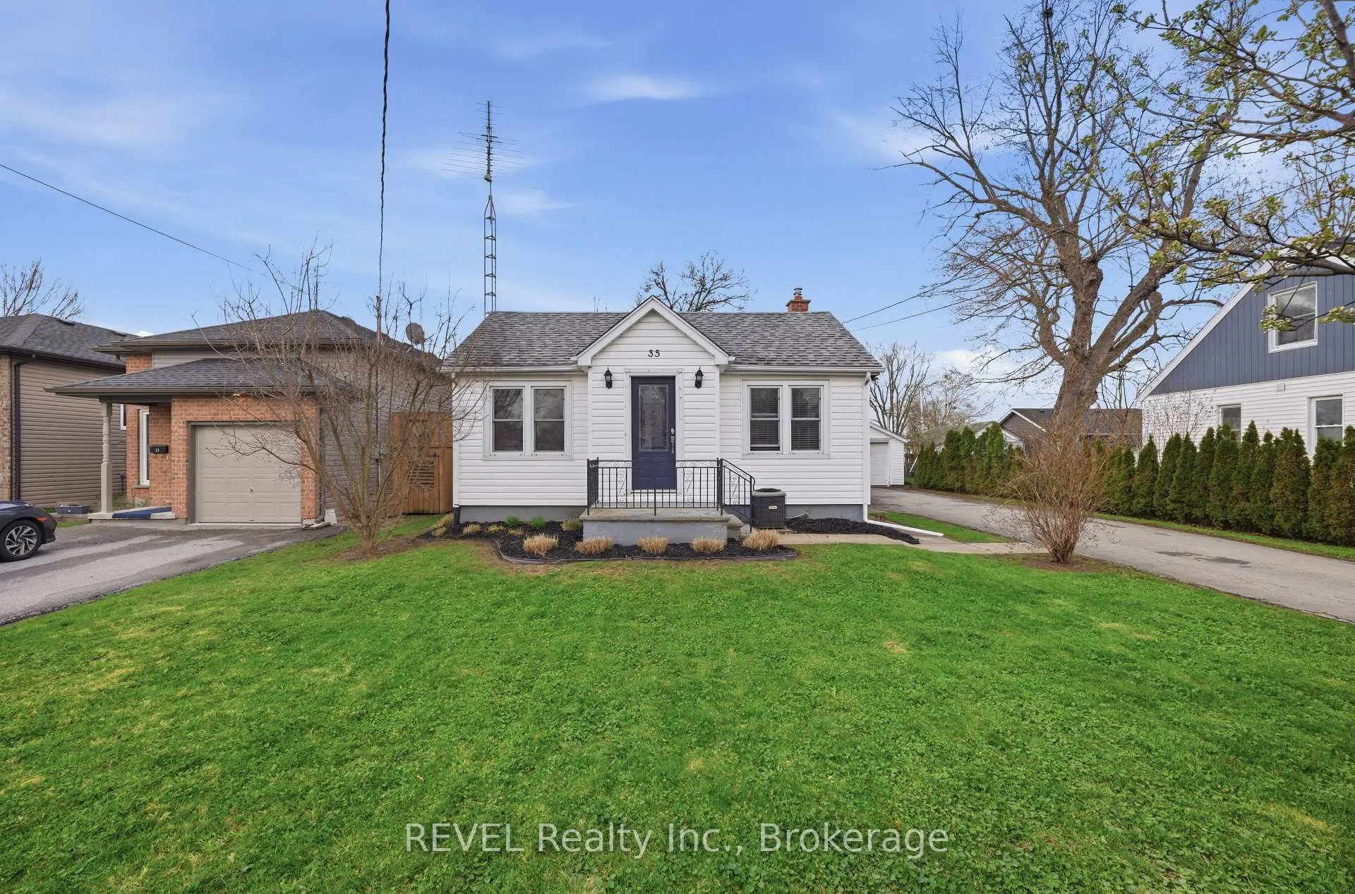 Photo 1 of 35 Hatter Avenue, Welland, N. Welland — HOMEH